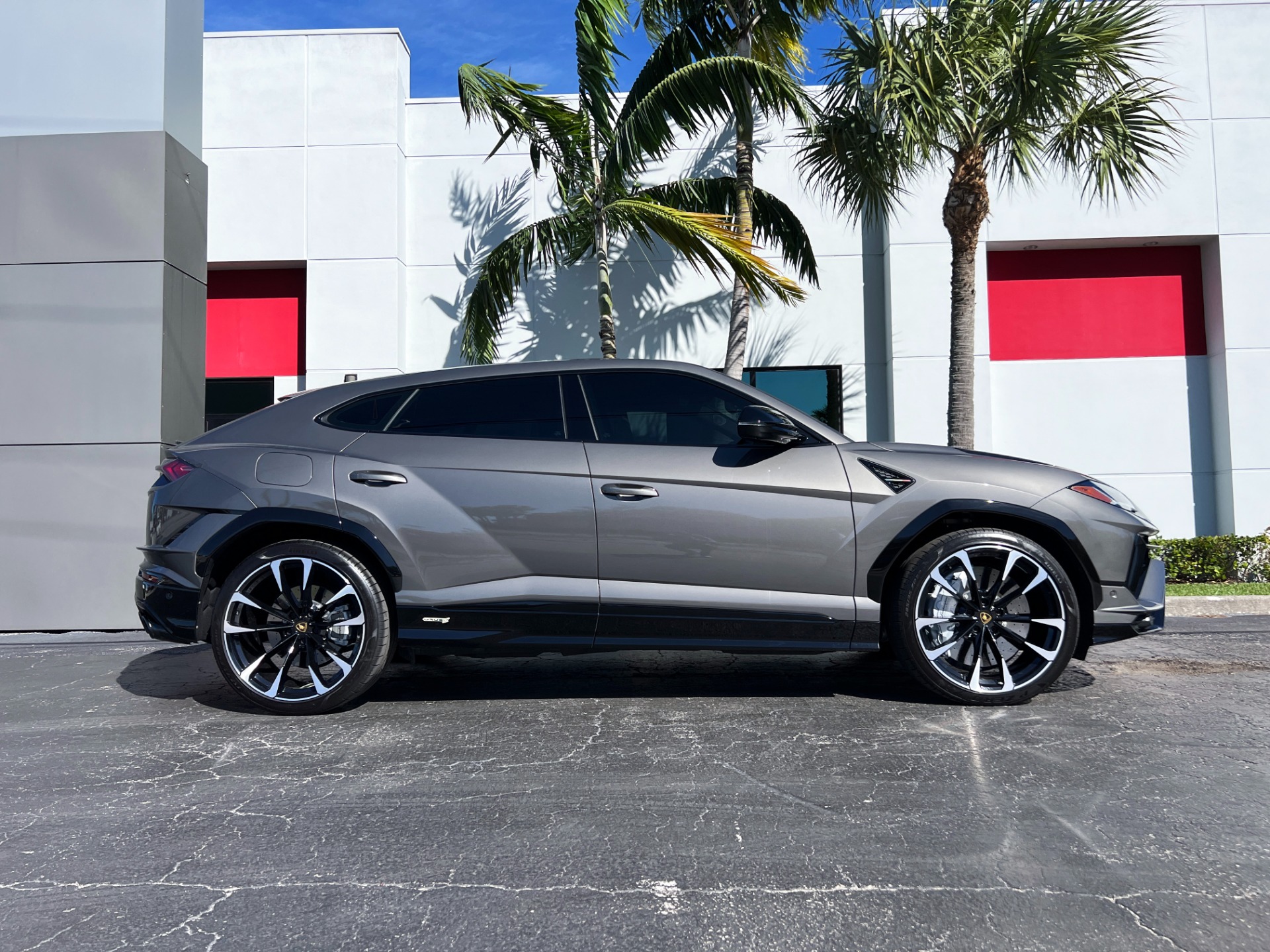 Used-2024-Lamborghini-Urus-S