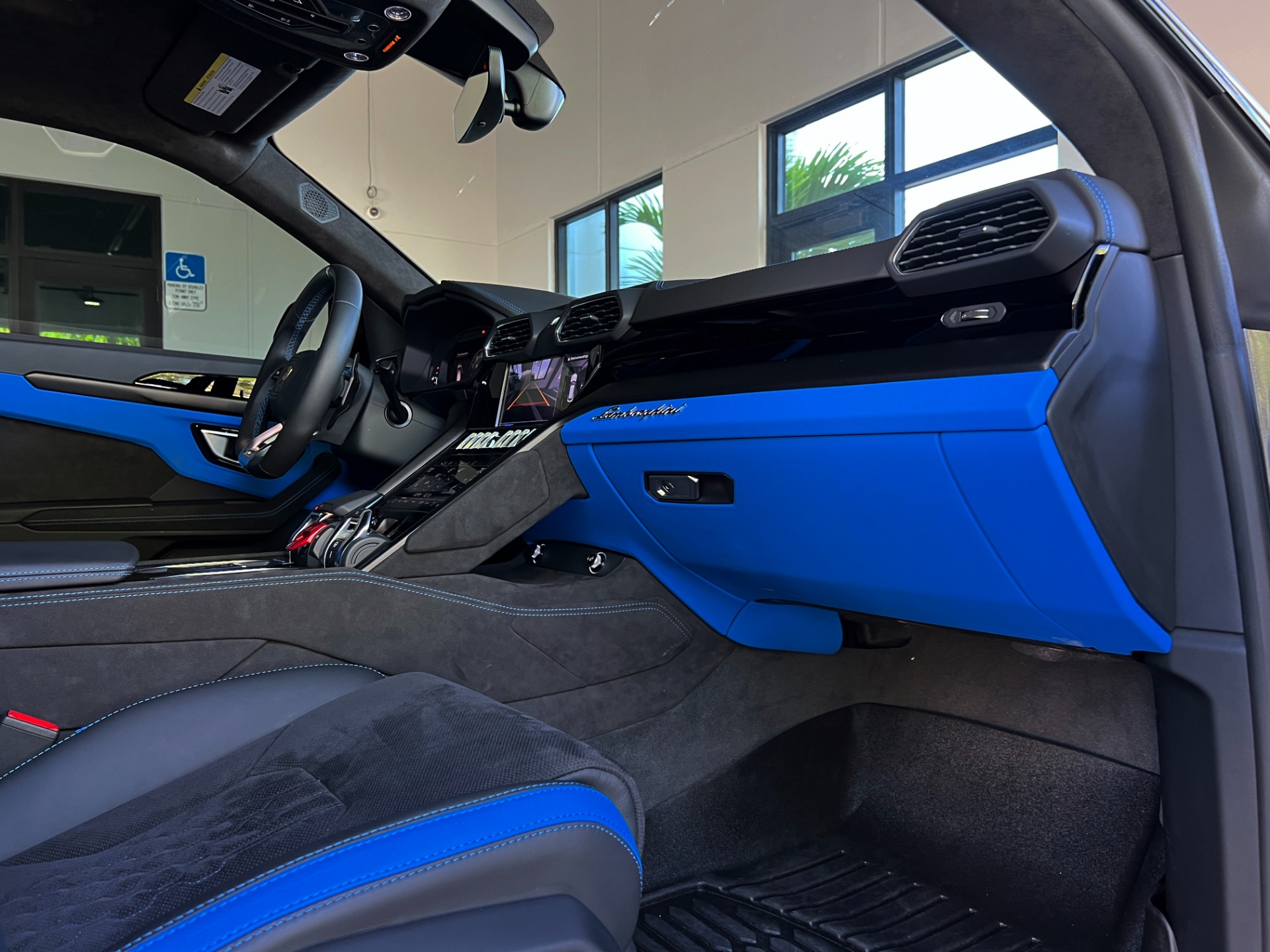 Used-2024-Lamborghini-Urus-S