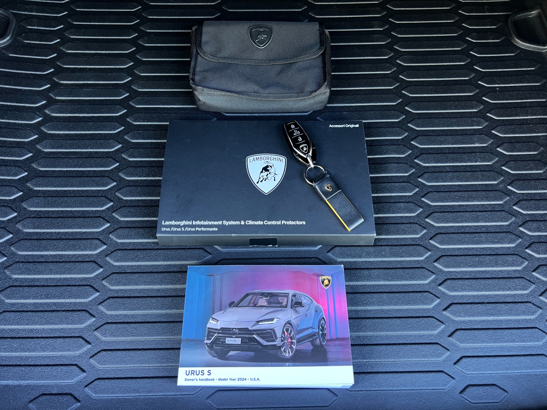 Used-2024-Lamborghini-Urus-S