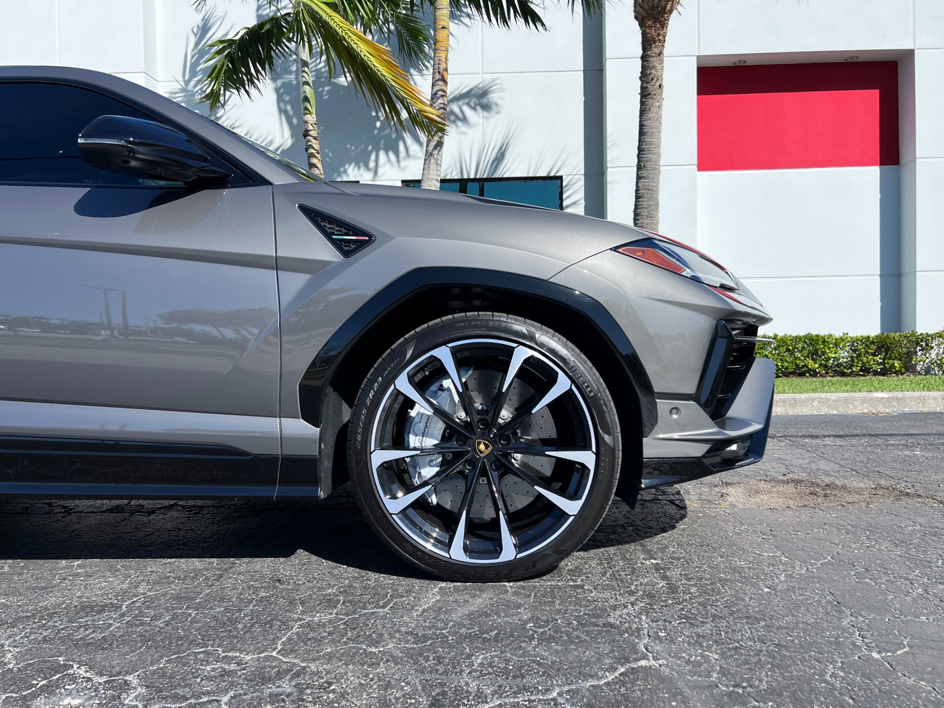 Used-2024-Lamborghini-Urus-S