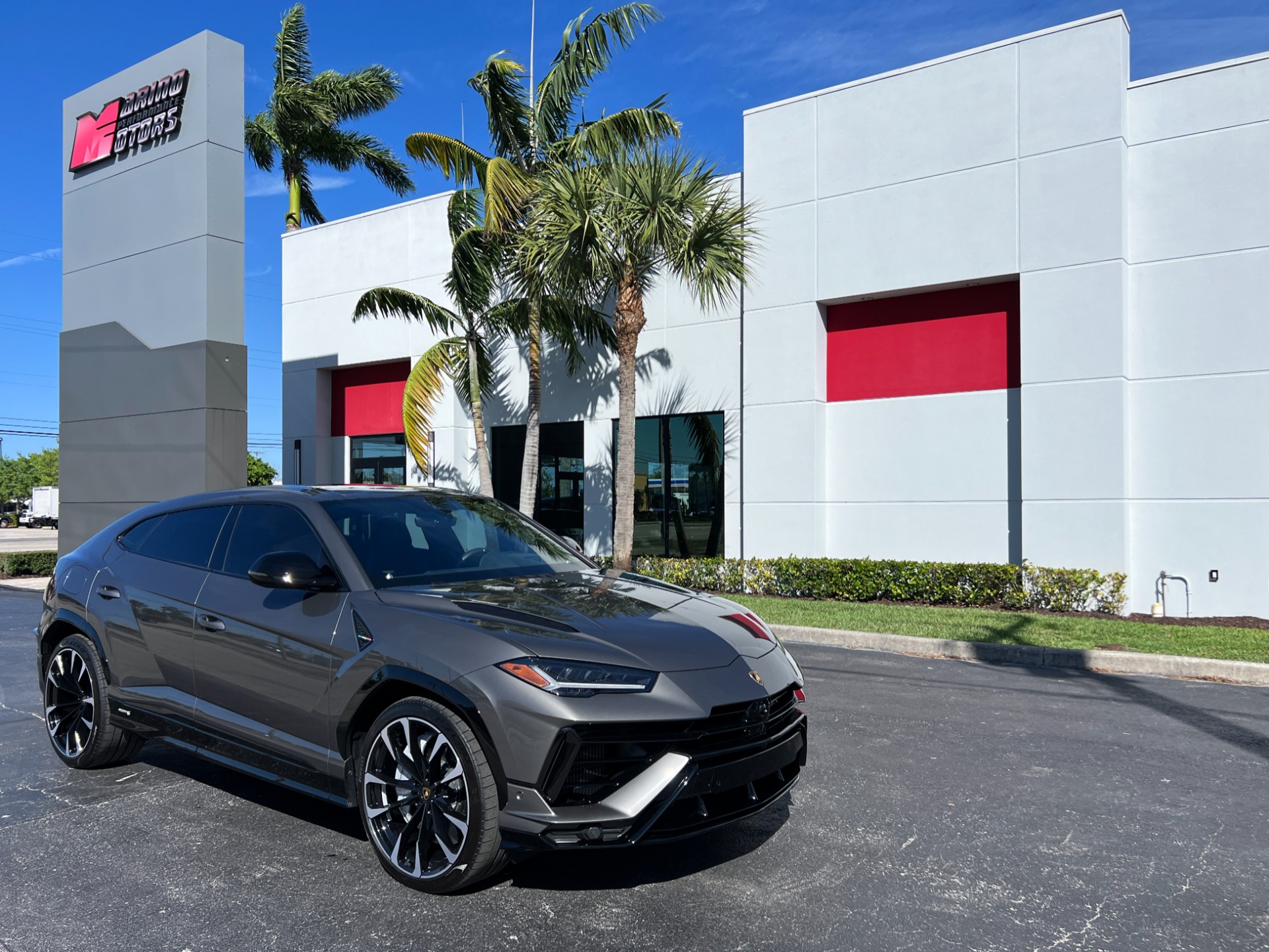 Used-2024-Lamborghini-Urus-S