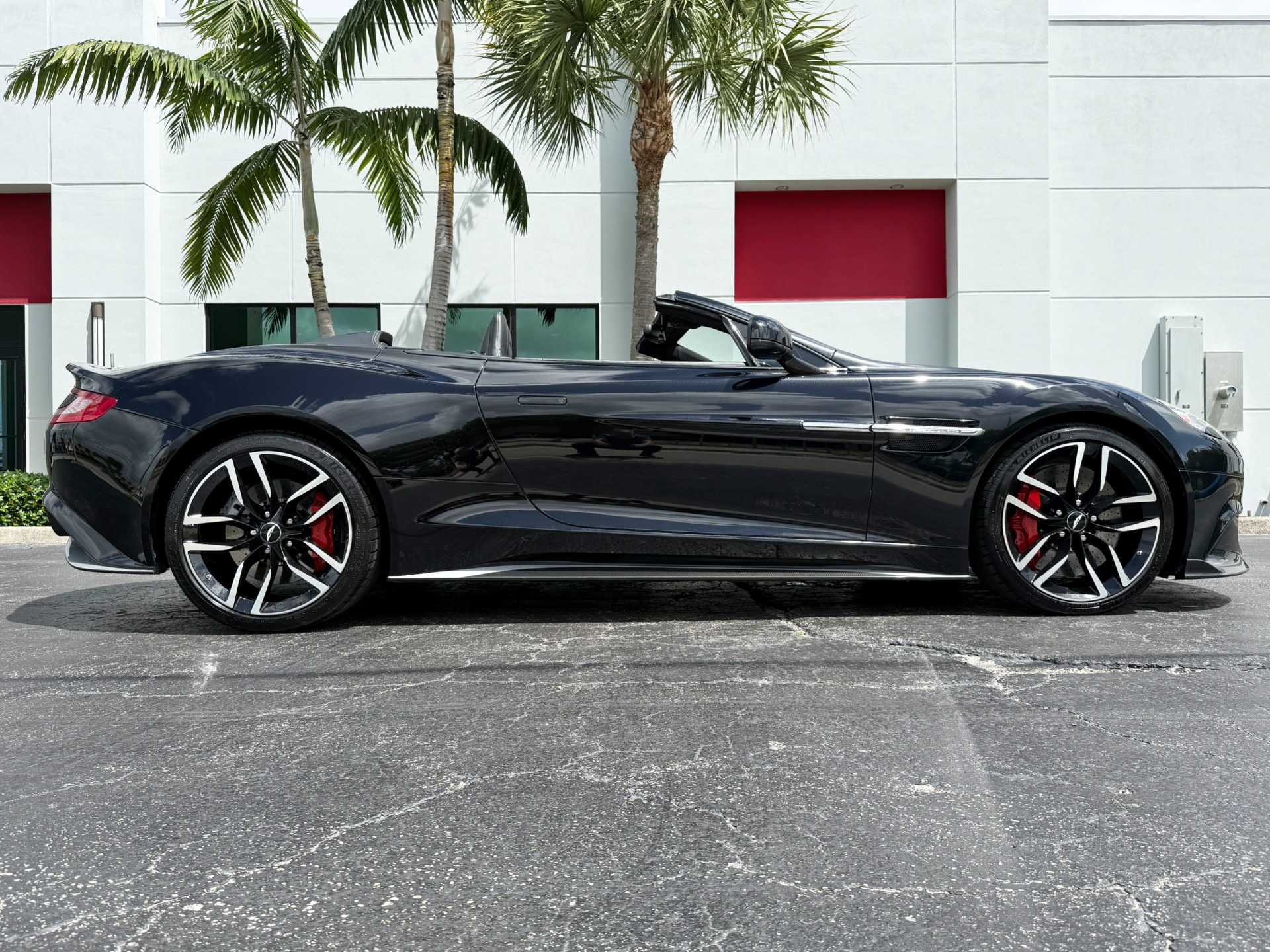 Used-2018-Aston-Martin-Vanquish-S-Volante
