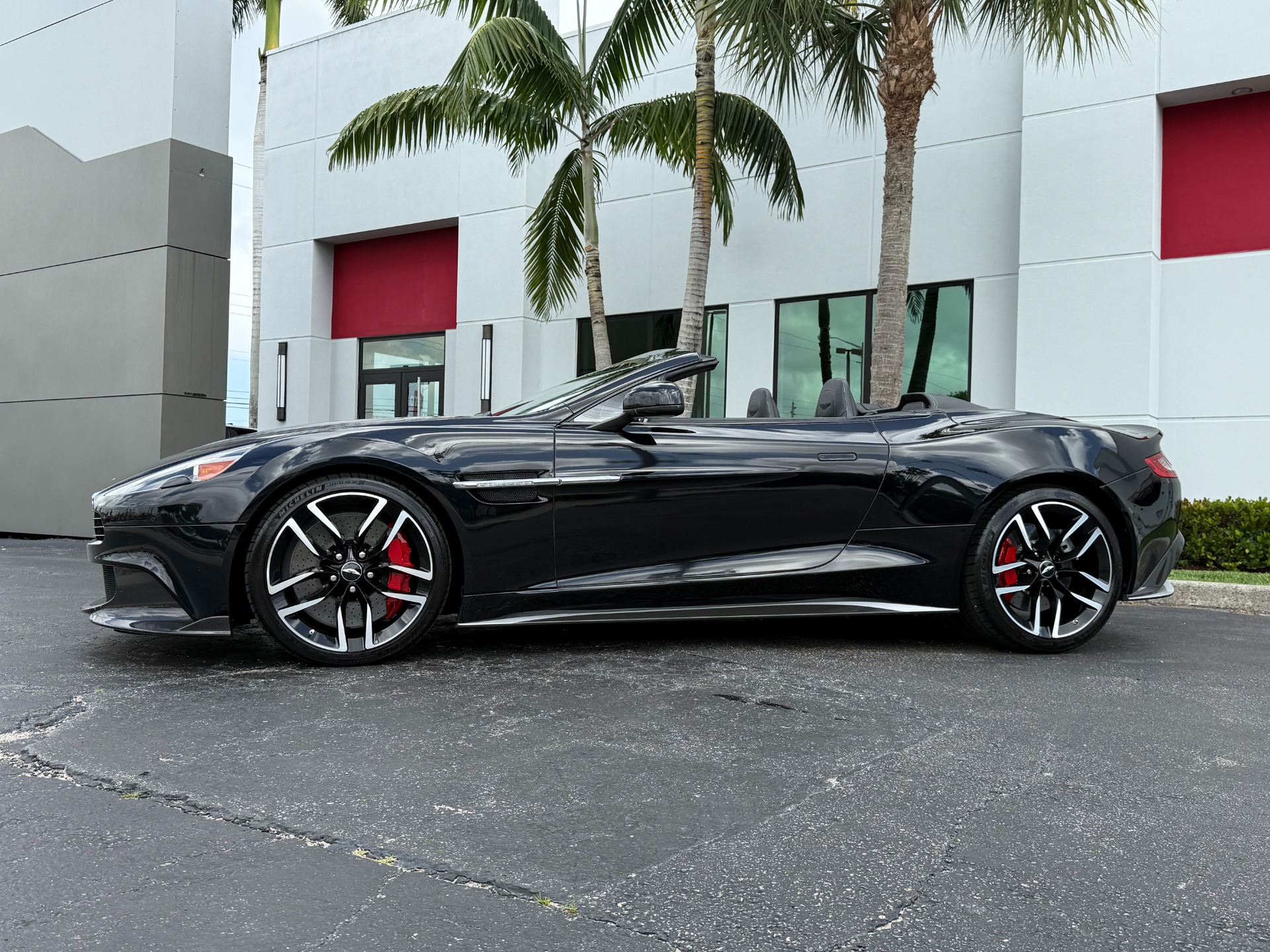 Used-2018-Aston-Martin-Vanquish-S-Volante