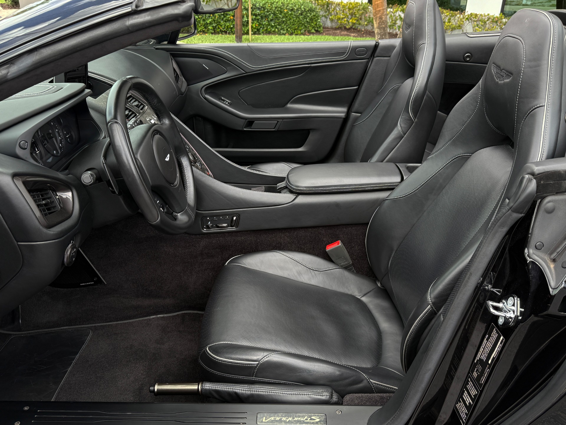 Used-2018-Aston-Martin-Vanquish-S-Volante