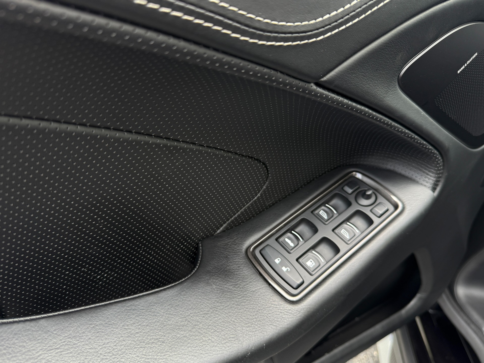 Used-2018-Aston-Martin-Vanquish-S-Volante