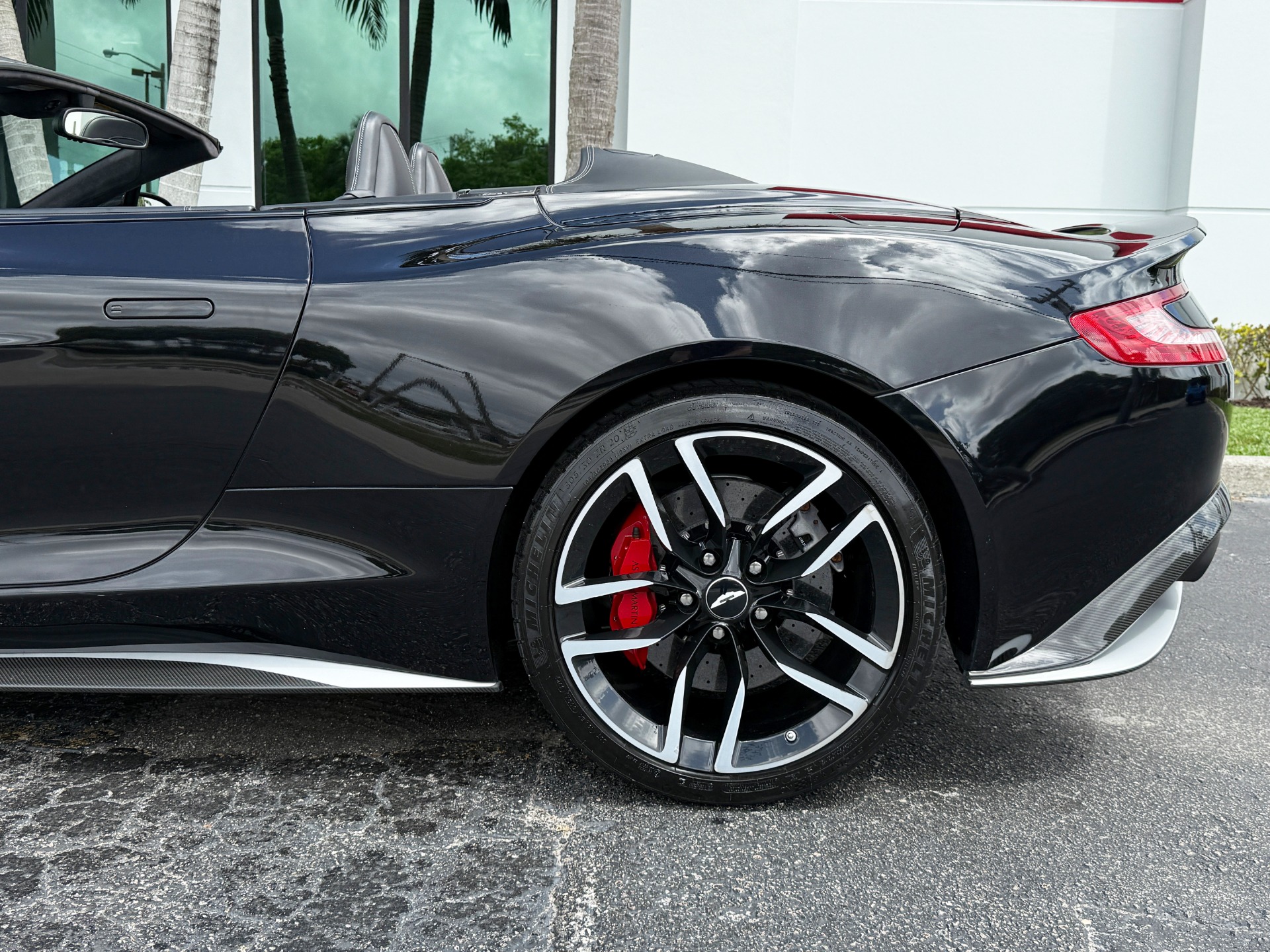 Used-2018-Aston-Martin-Vanquish-S-Volante