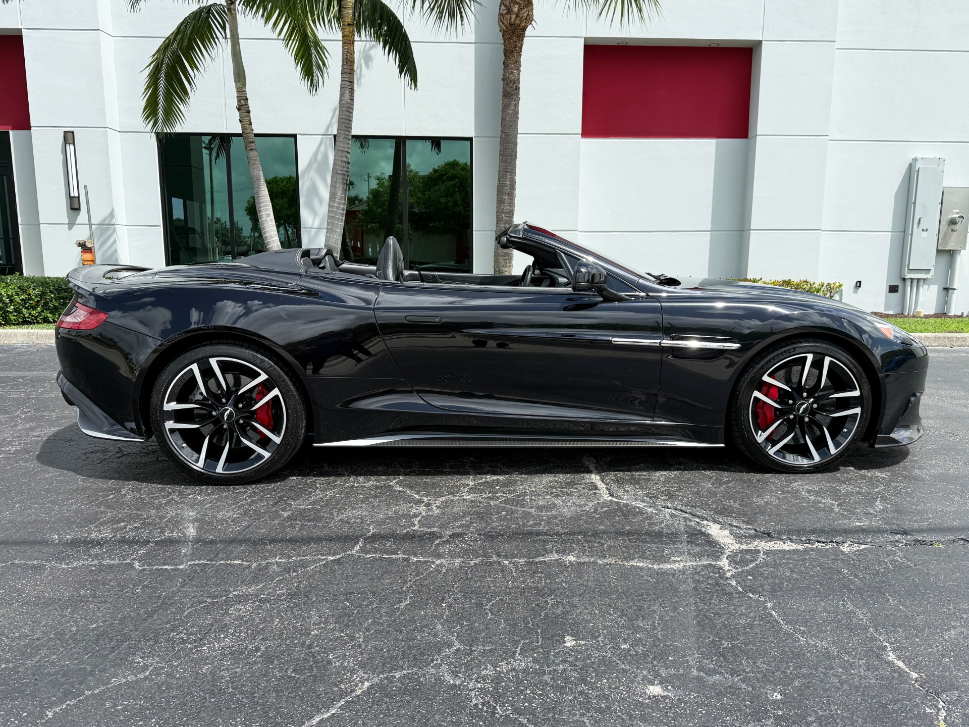 Used-2018-Aston-Martin-Vanquish-S-Volante