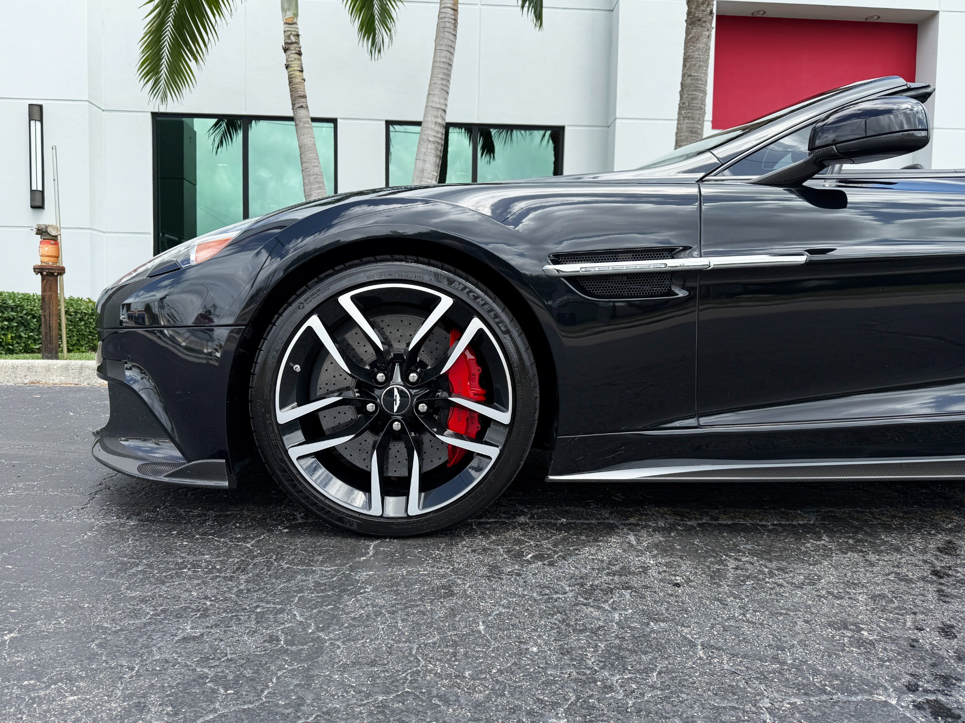 Used-2018-Aston-Martin-Vanquish-S-Volante