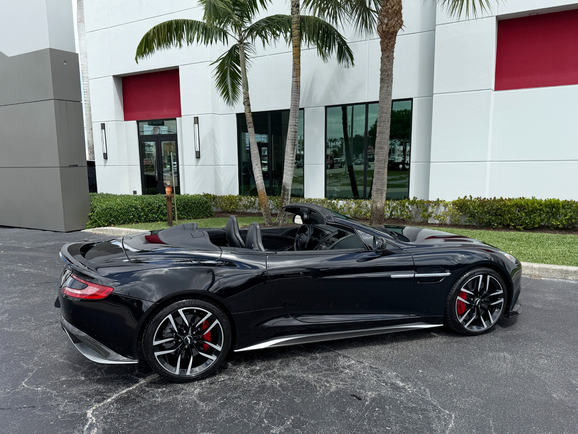 Used-2018-Aston-Martin-Vanquish-S-Volante