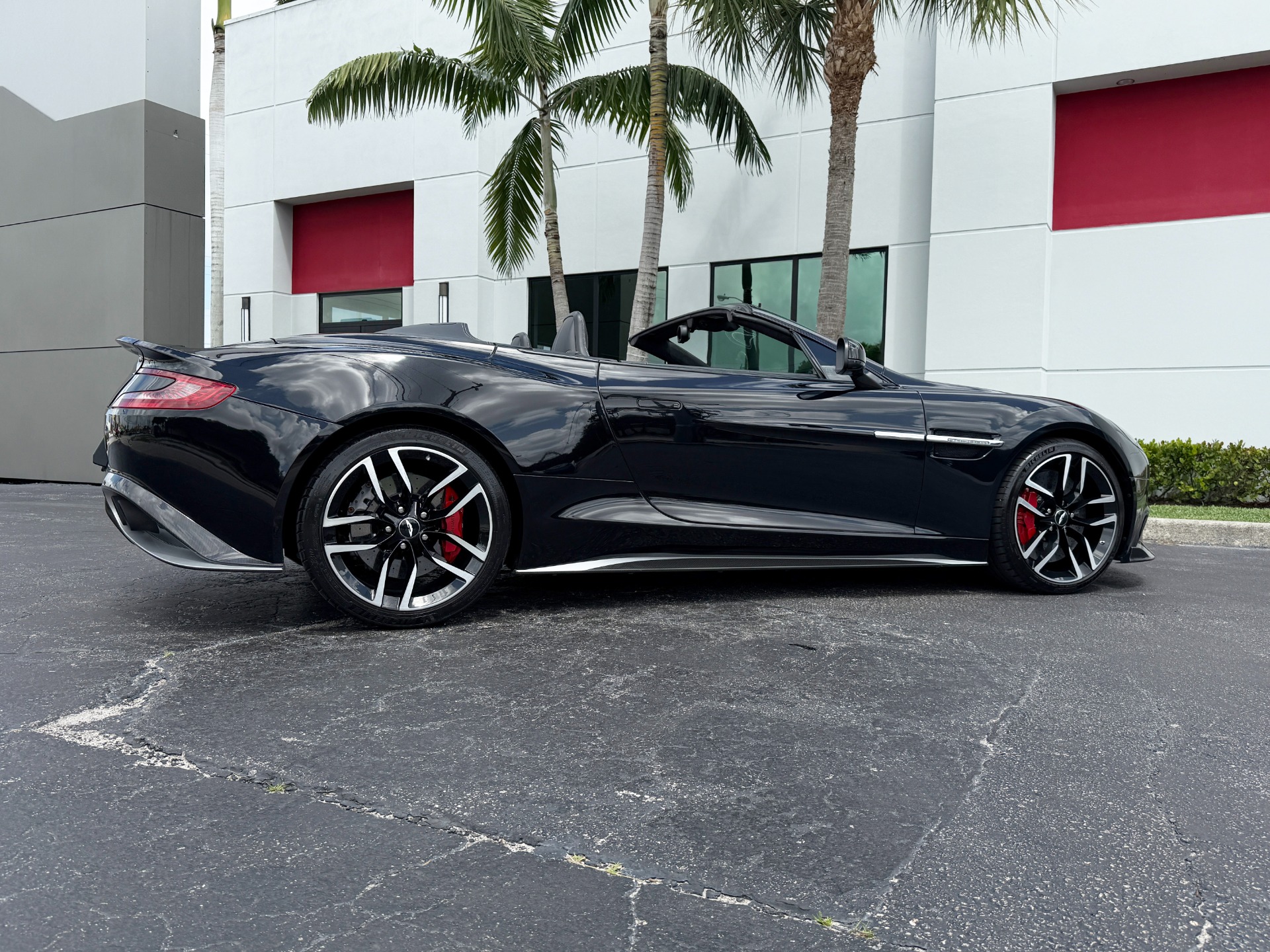 Used-2018-Aston-Martin-Vanquish-S-Volante
