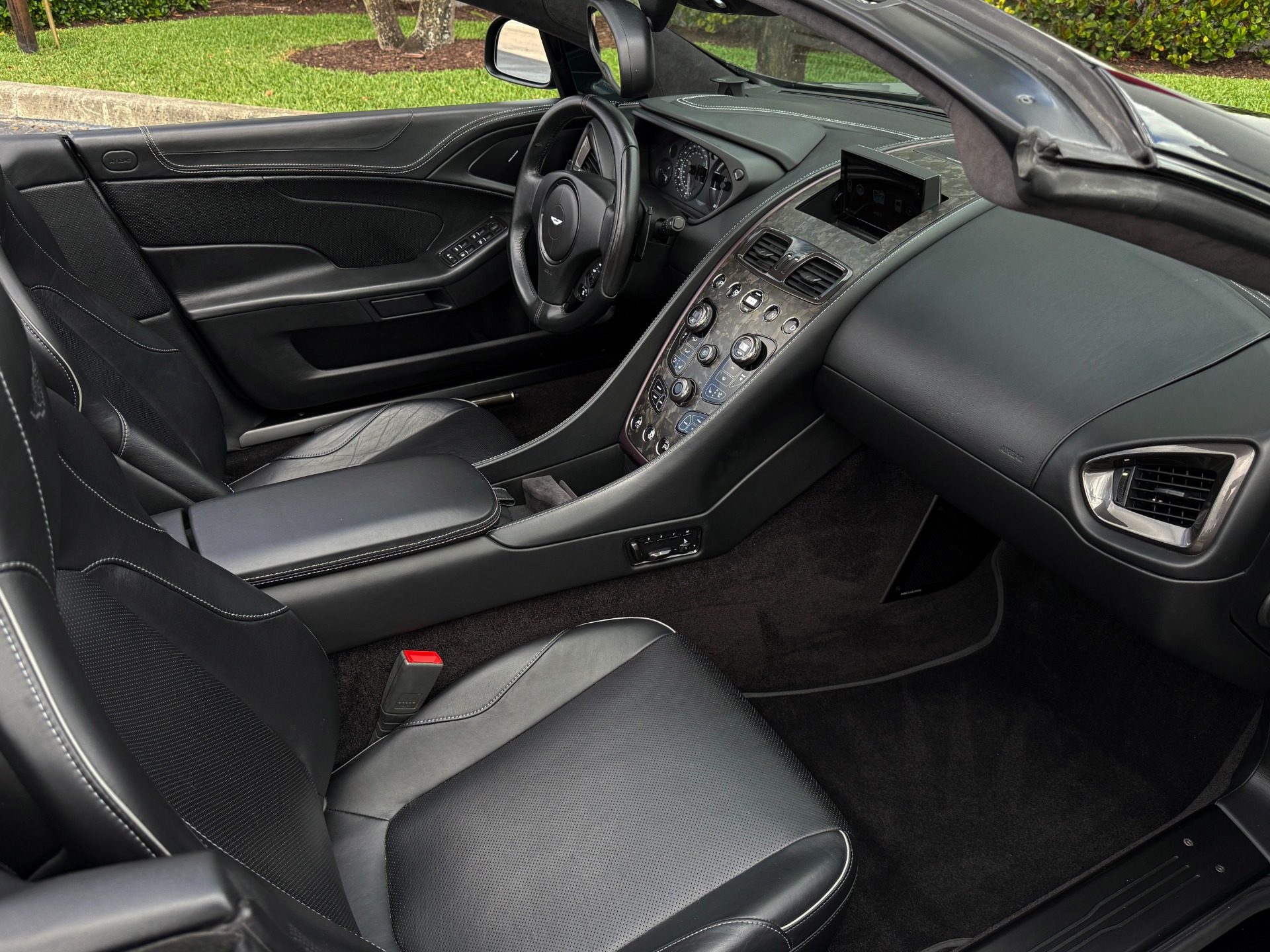 Used-2018-Aston-Martin-Vanquish-S-Volante