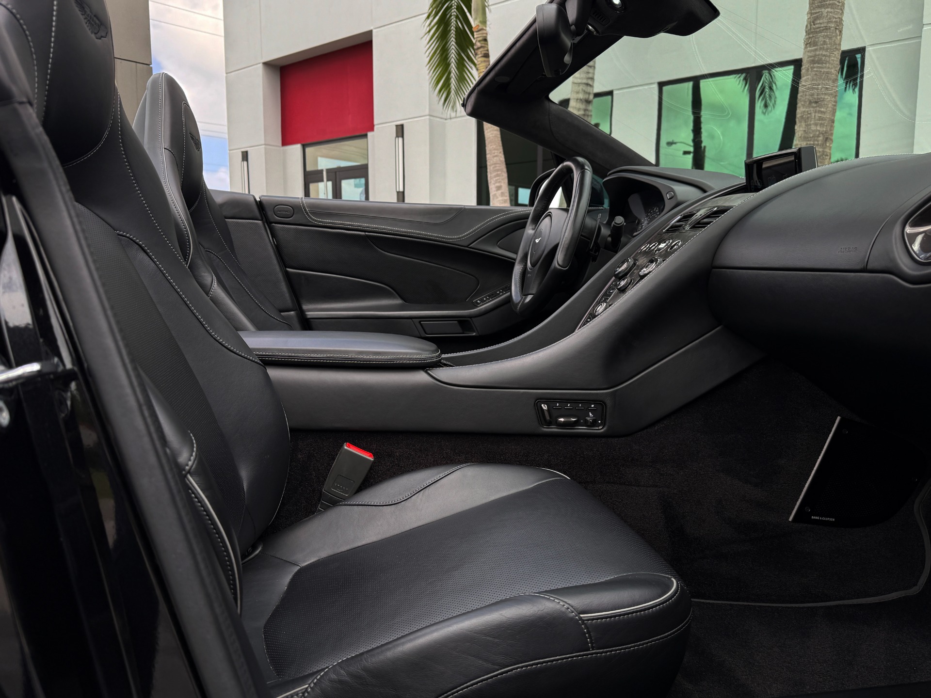 Used-2018-Aston-Martin-Vanquish-S-Volante