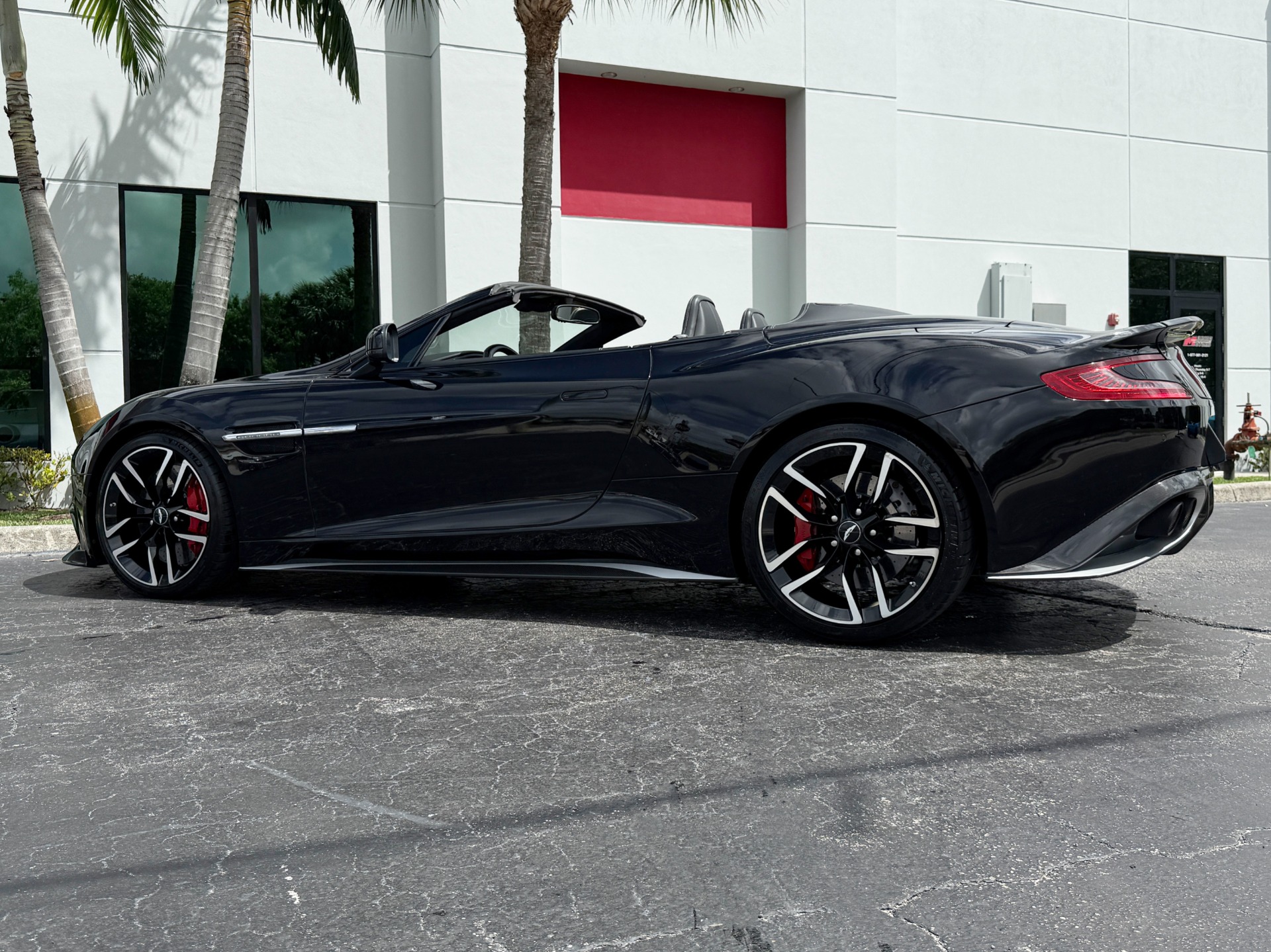 Used-2018-Aston-Martin-Vanquish-S-Volante