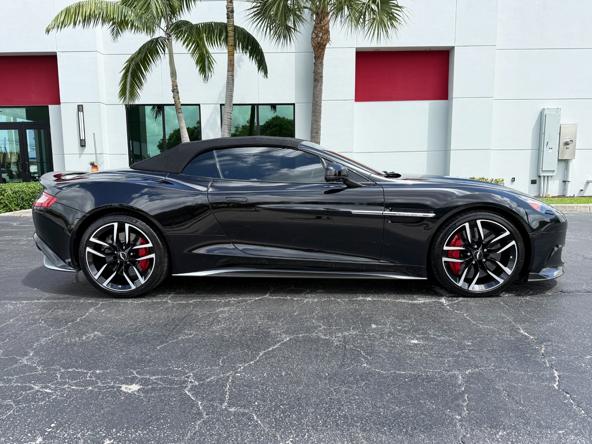 Used-2018-Aston-Martin-Vanquish-S-Volante