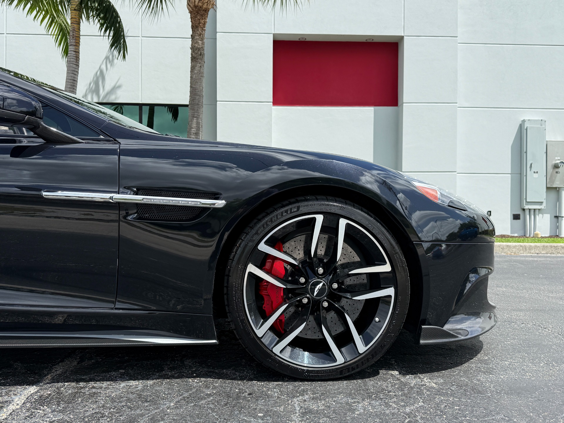 Used-2018-Aston-Martin-Vanquish-S-Volante