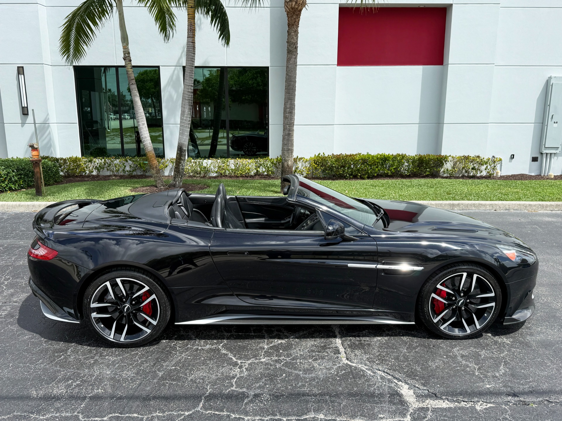 Used-2018-Aston-Martin-Vanquish-S-Volante