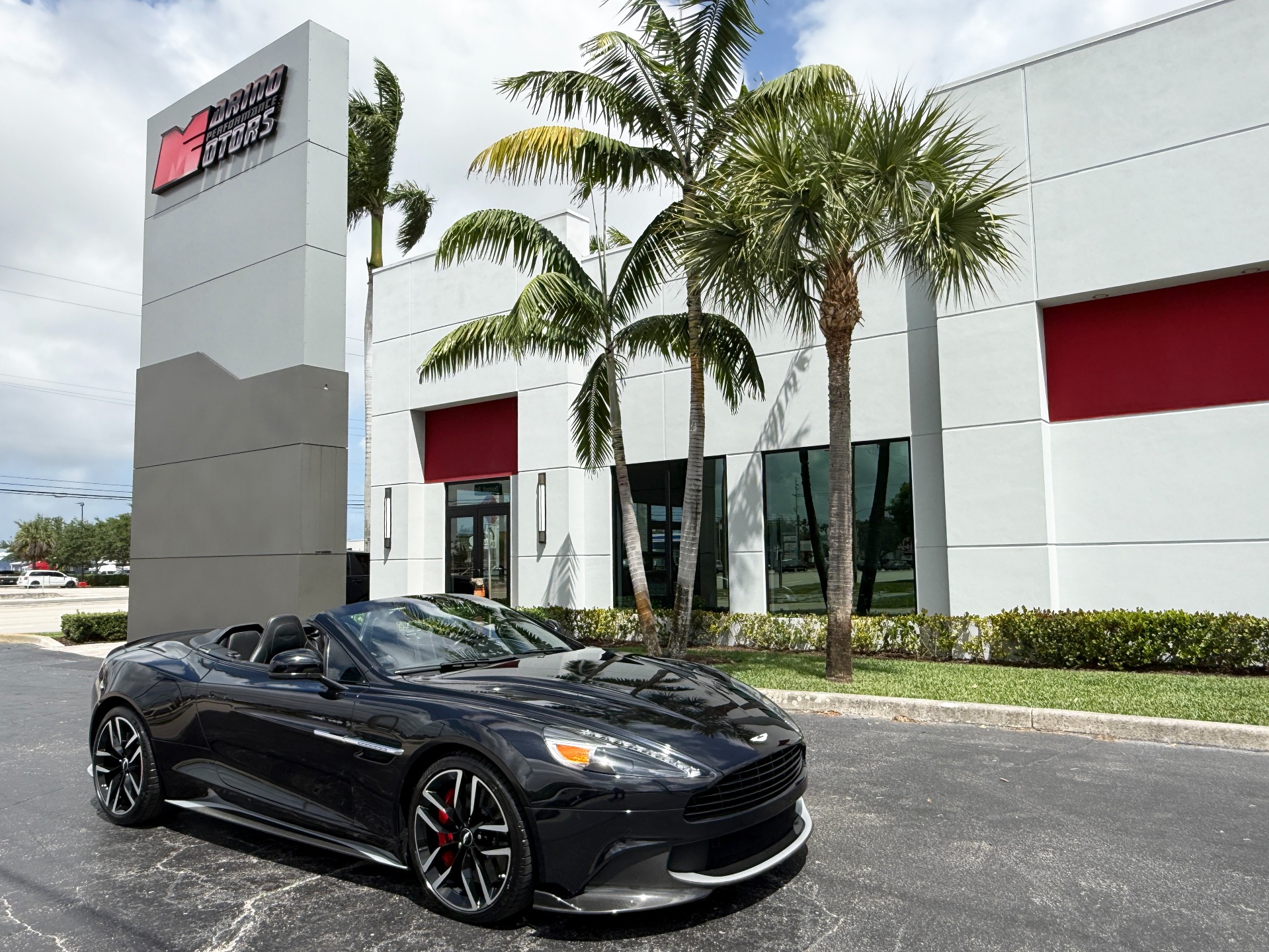 Used-2018-Aston-Martin-Vanquish-S-Volante
