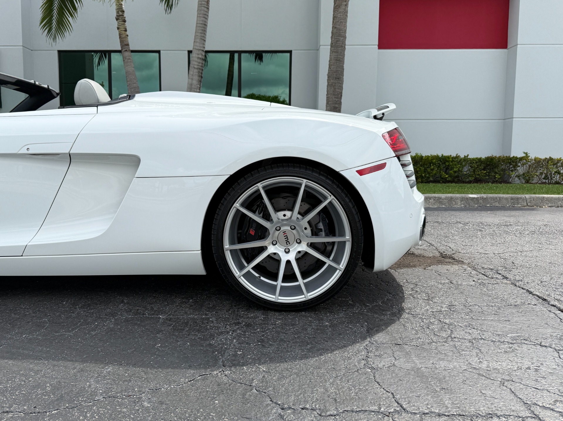 Used-2014-Audi-R8-42-quattro-Spyder