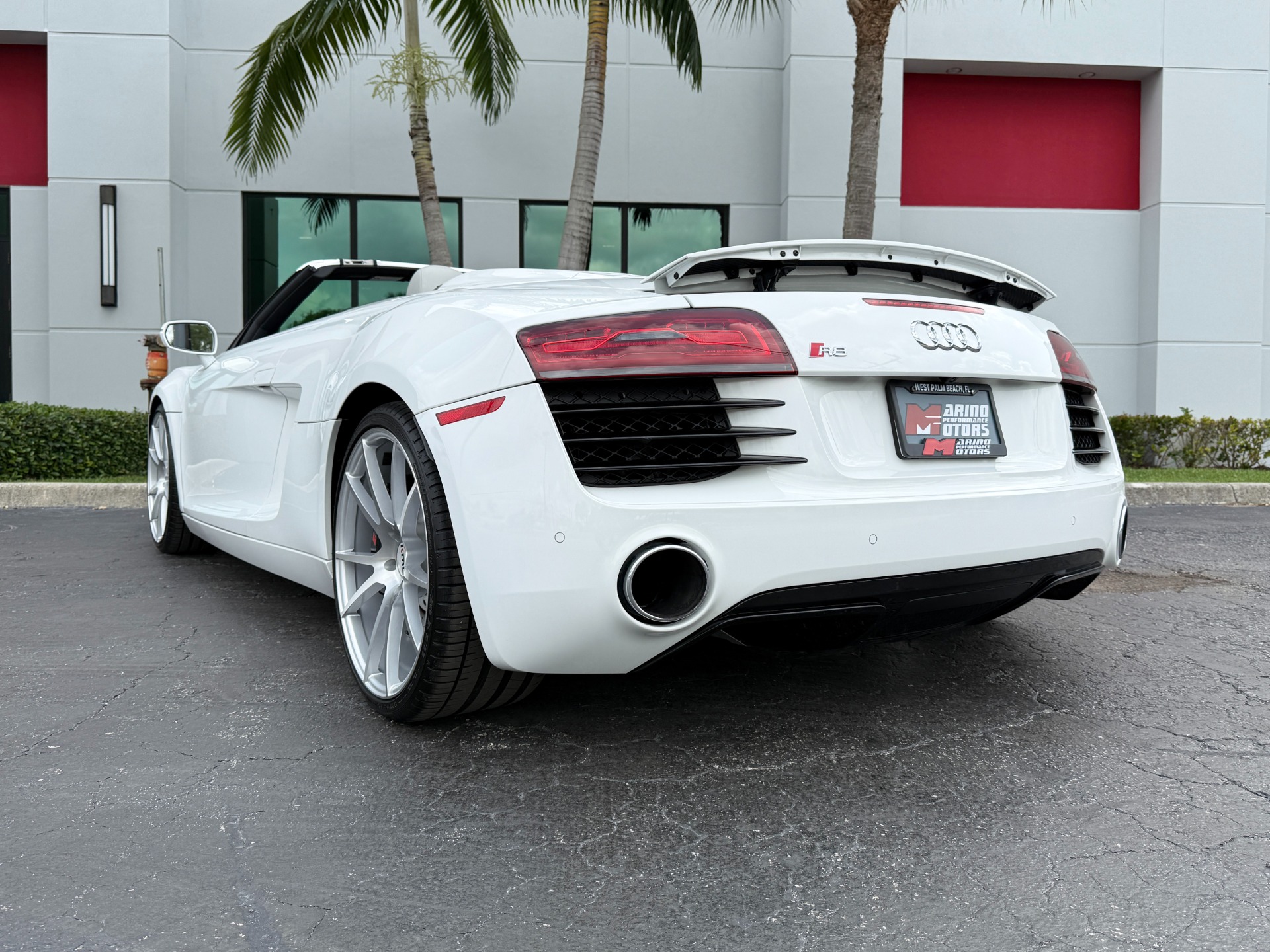 Used-2014-Audi-R8-42-quattro-Spyder