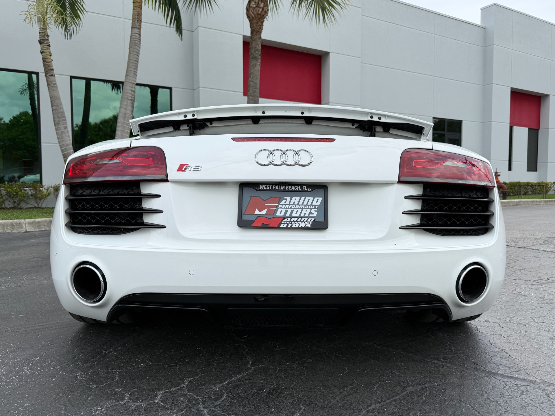 Used-2014-Audi-R8-42-quattro-Spyder