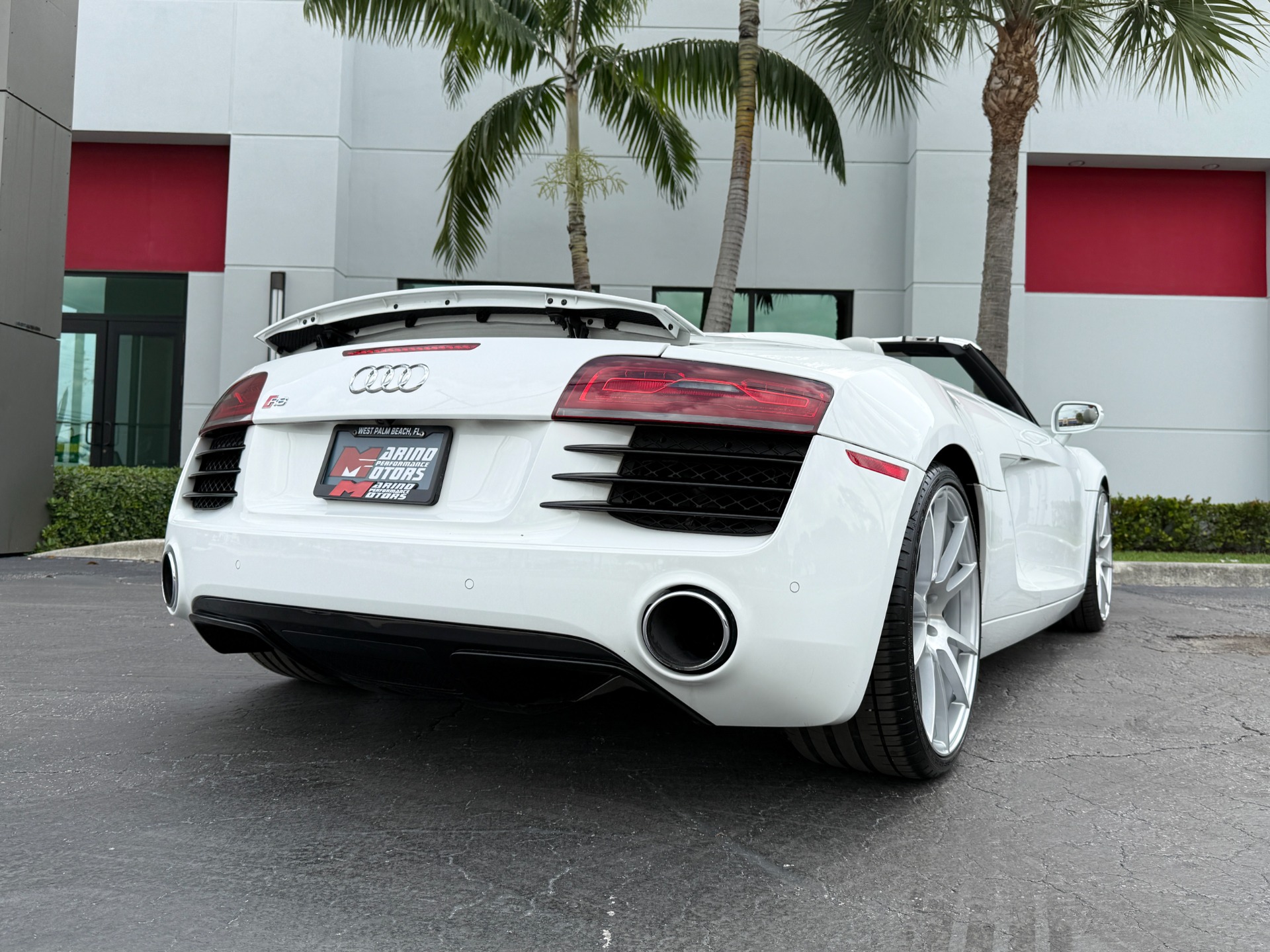 Used-2014-Audi-R8-42-quattro-Spyder