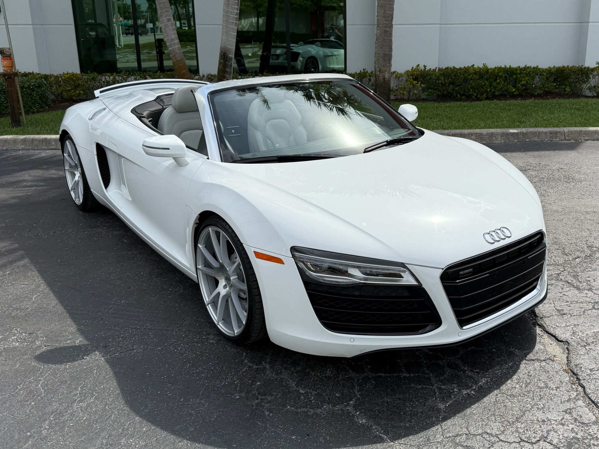Used-2014-Audi-R8-42-quattro-Spyder