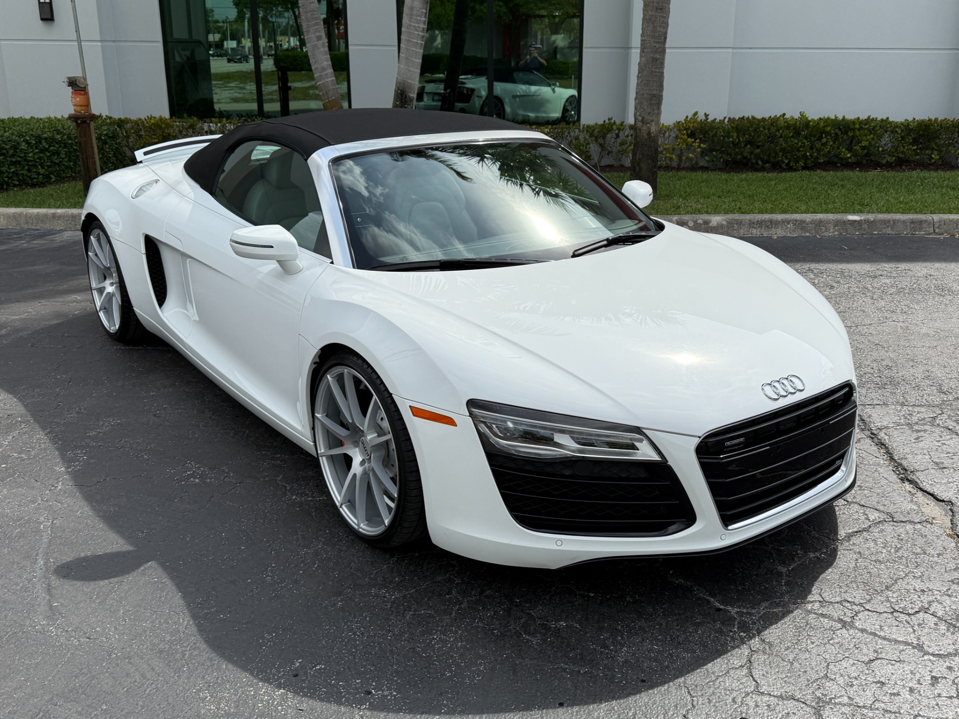 Used-2014-Audi-R8-42-quattro-Spyder