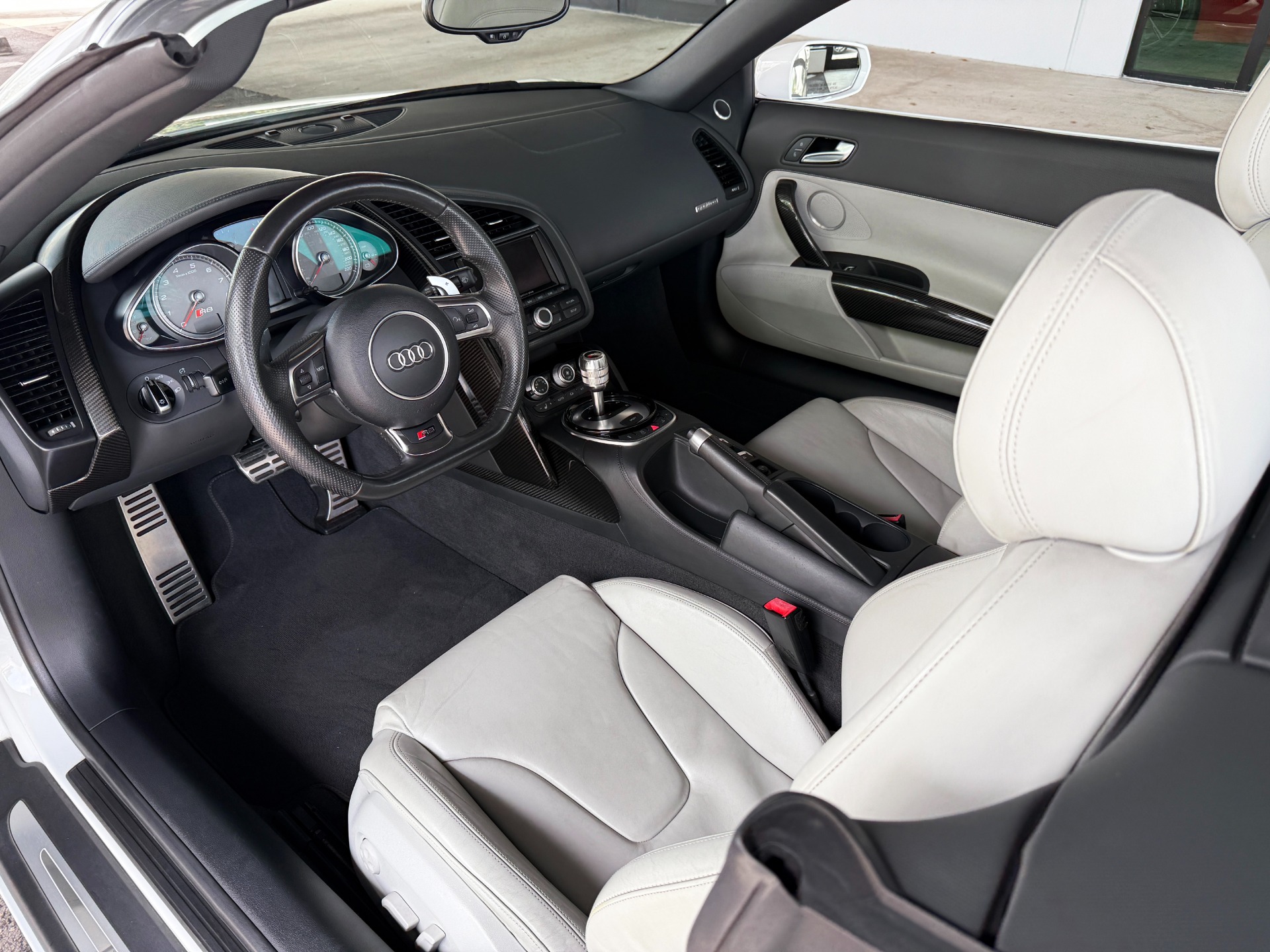 Used-2014-Audi-R8-42-quattro-Spyder