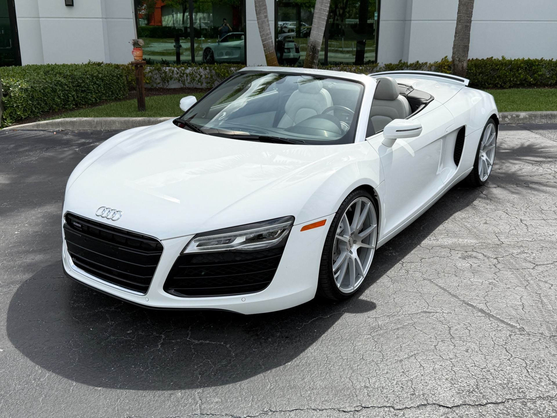Used-2014-Audi-R8-42-quattro-Spyder