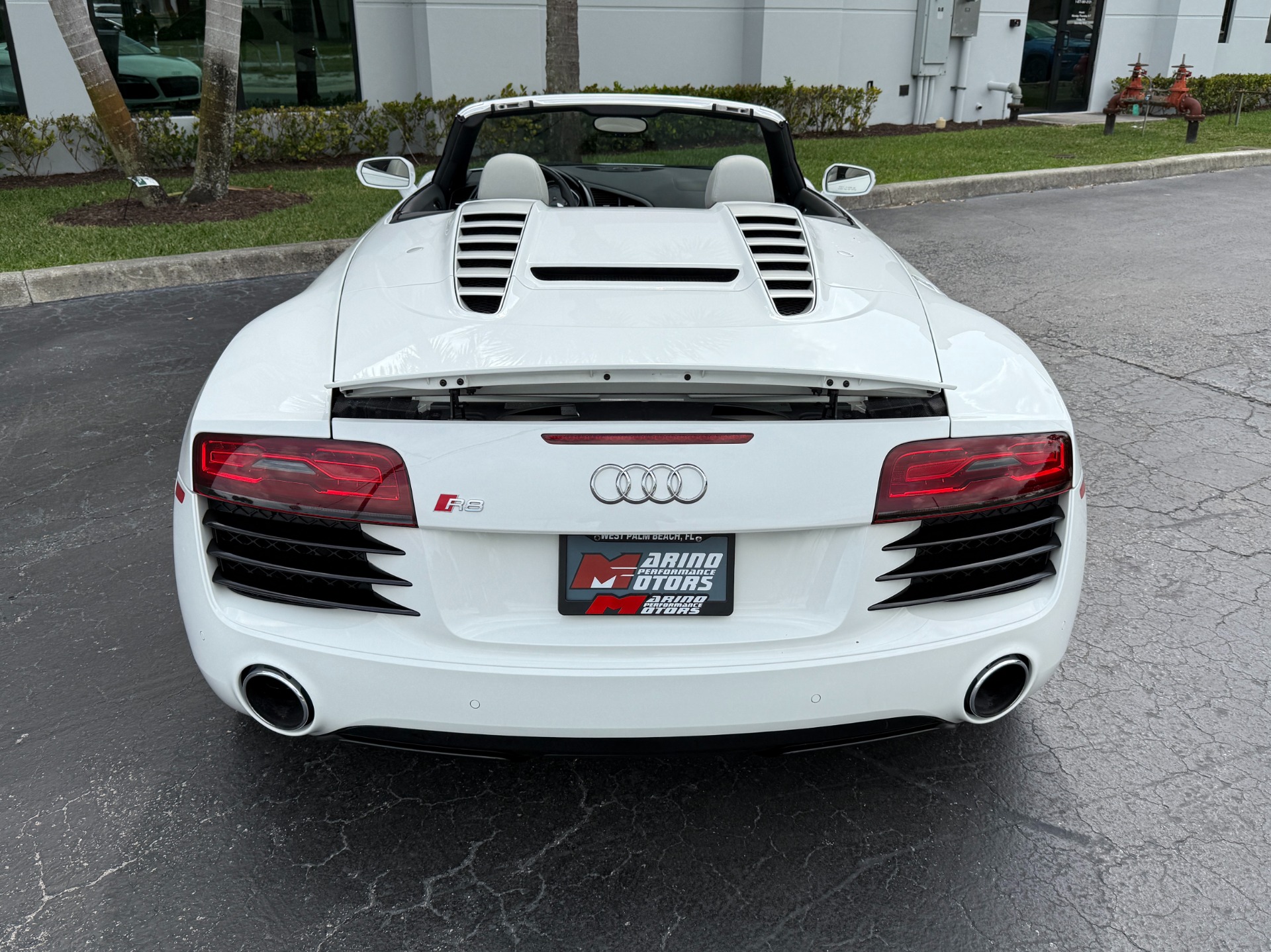 Used-2014-Audi-R8-42-quattro-Spyder