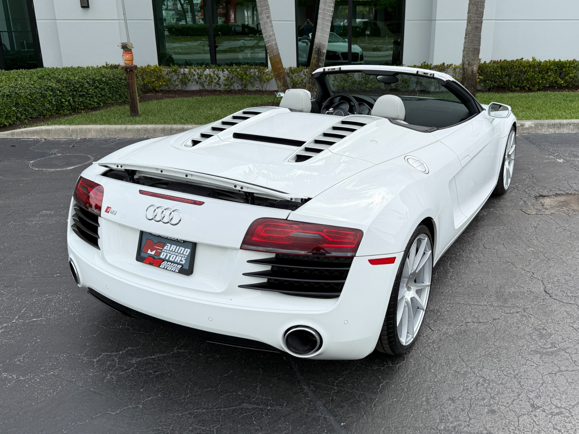 Used-2014-Audi-R8-42-quattro-Spyder