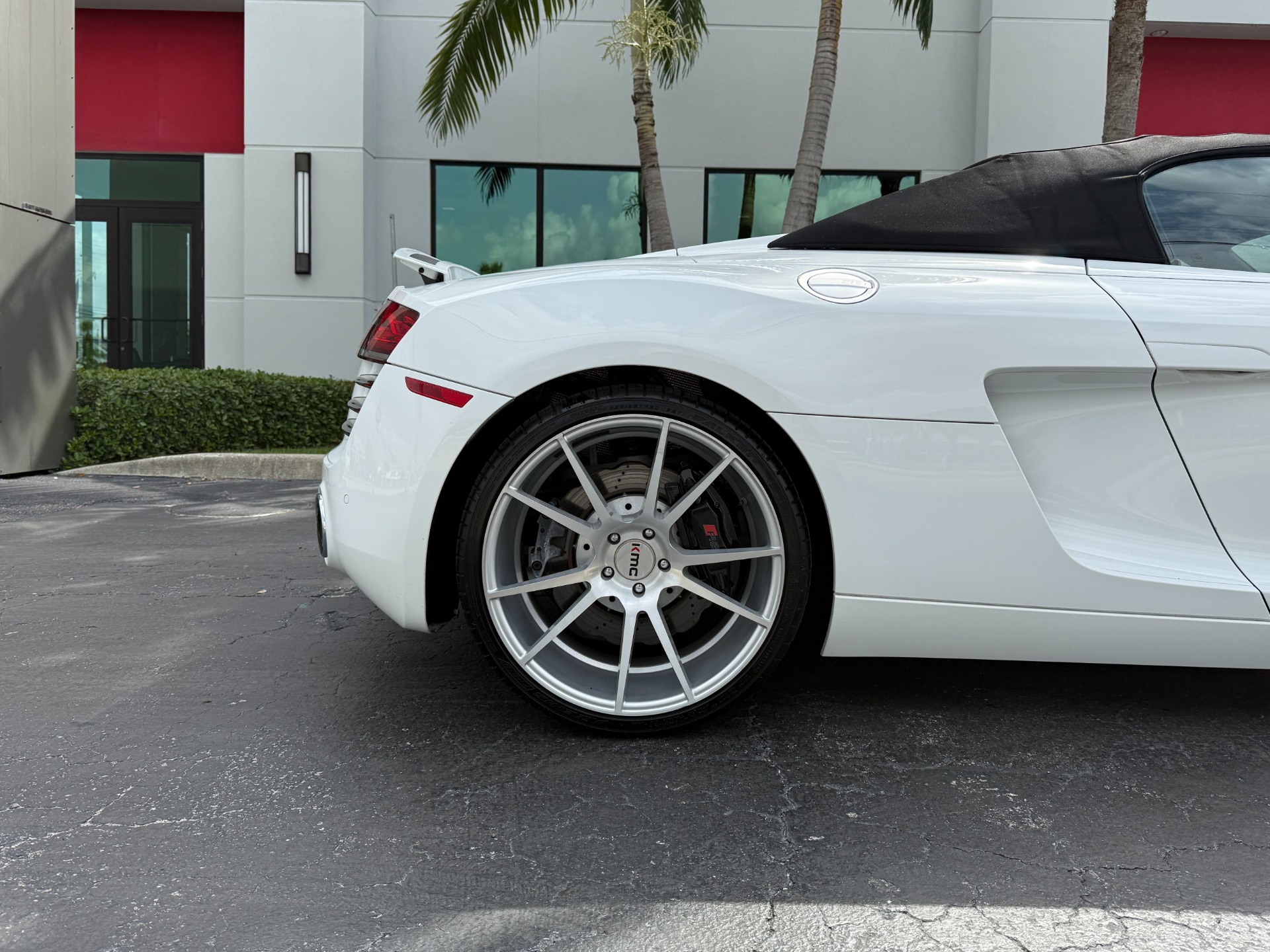 Used-2014-Audi-R8-42-quattro-Spyder