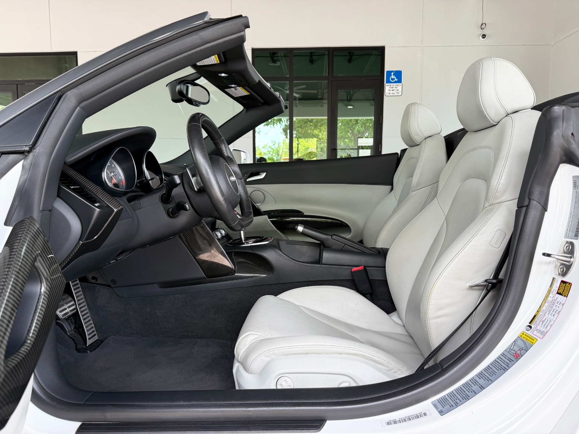 Used-2014-Audi-R8-42-quattro-Spyder