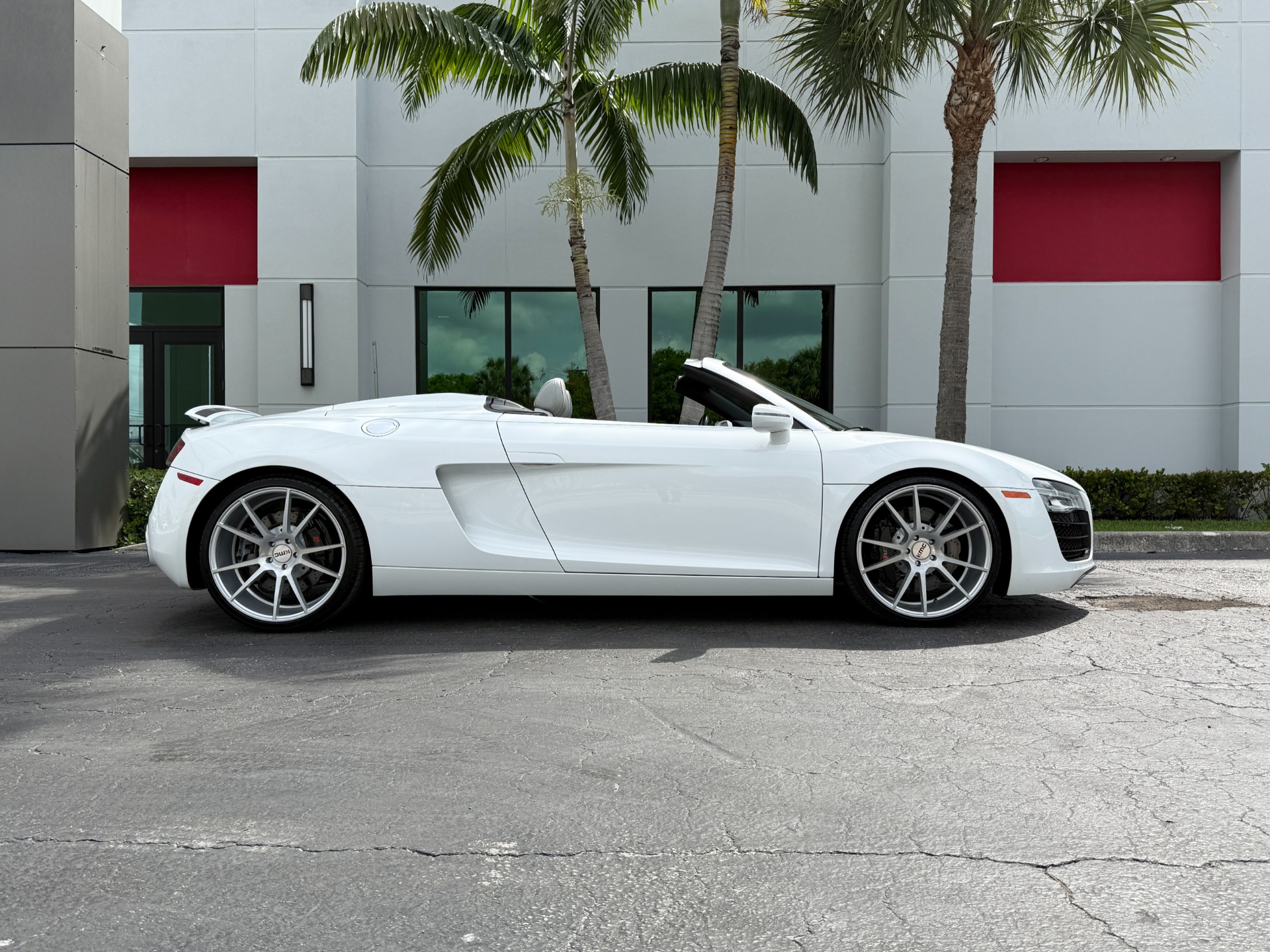 Used-2014-Audi-R8-42-quattro-Spyder