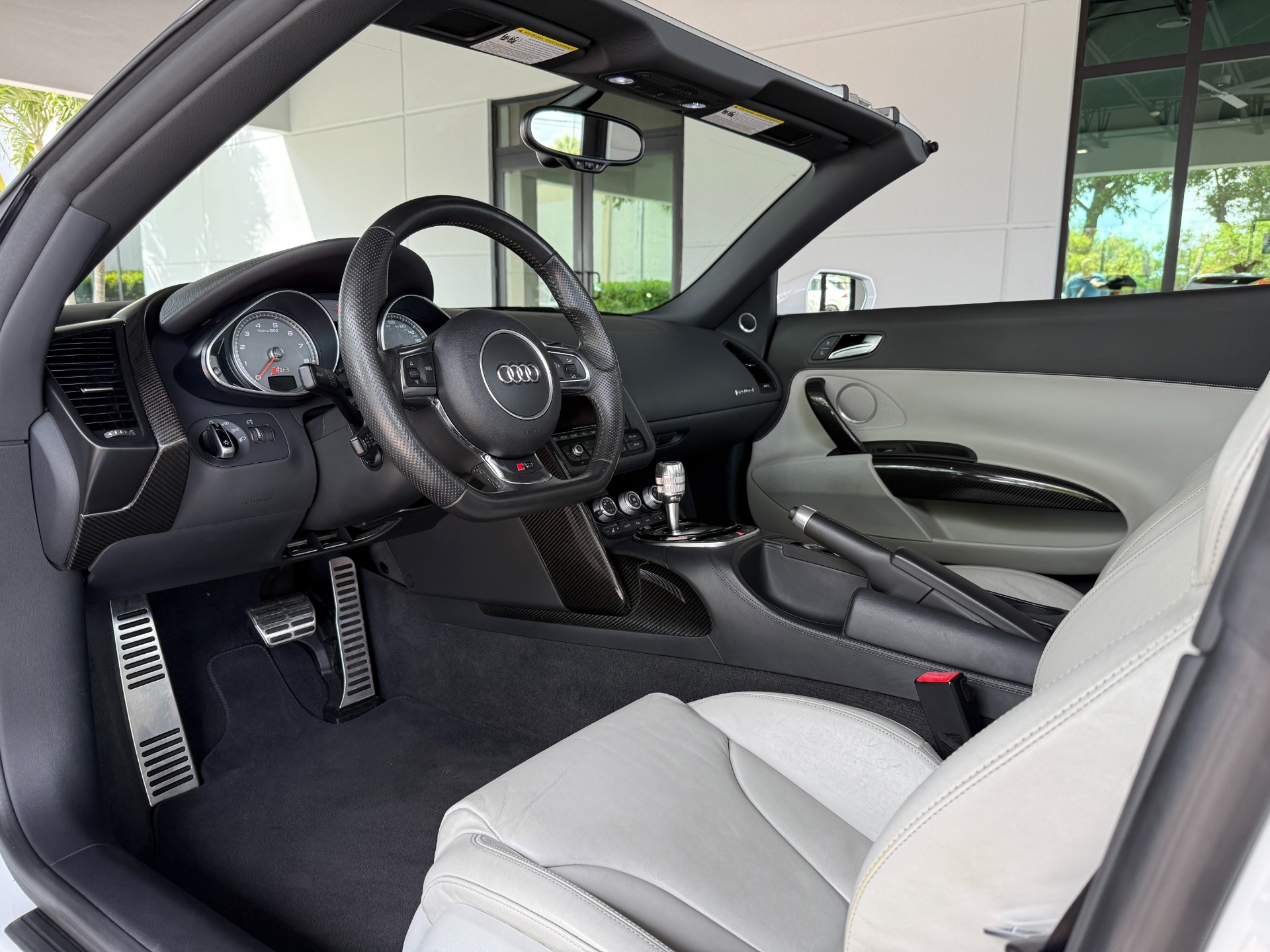 Used-2014-Audi-R8-42-quattro-Spyder