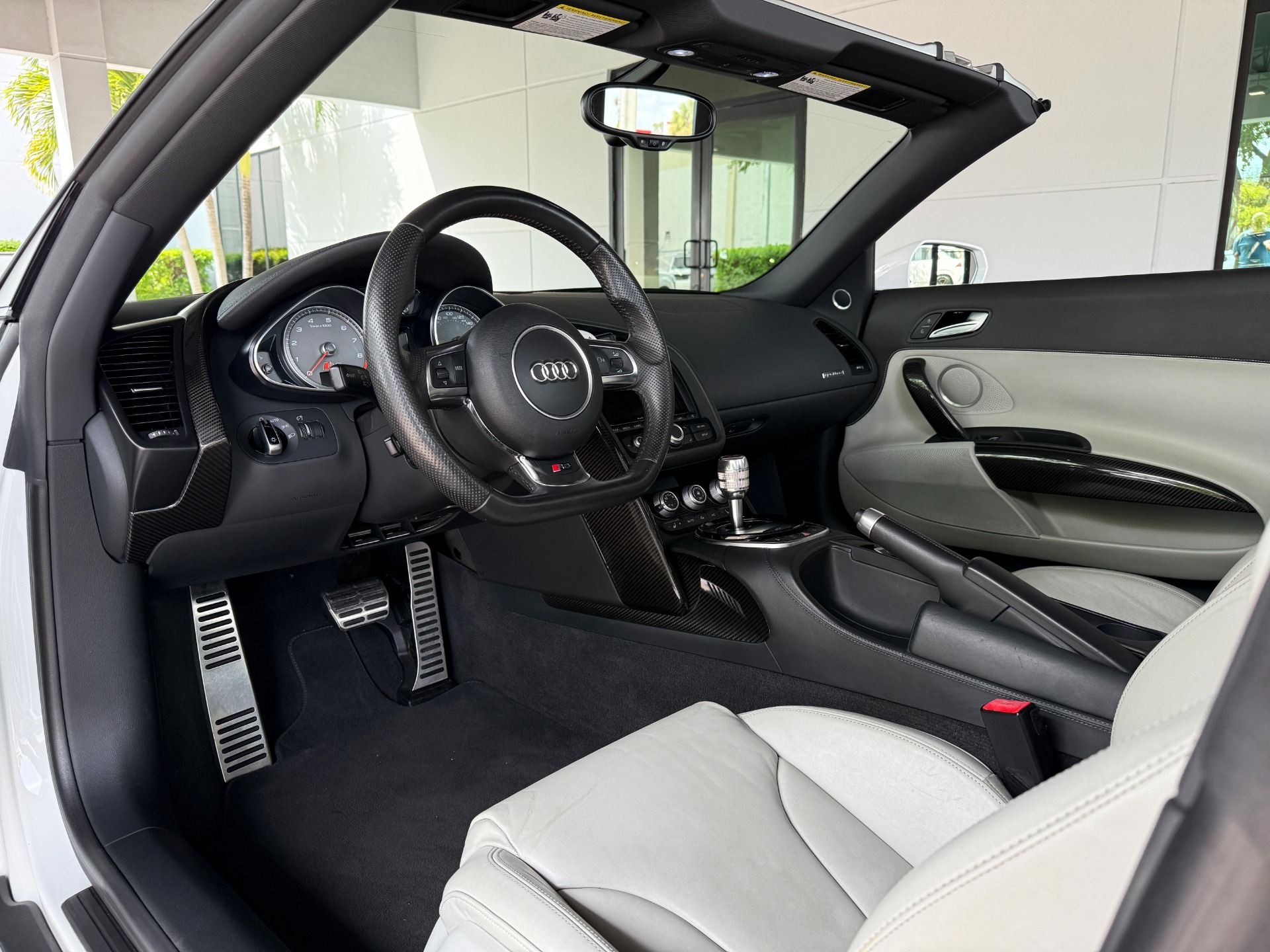 Used-2014-Audi-R8-42-quattro-Spyder