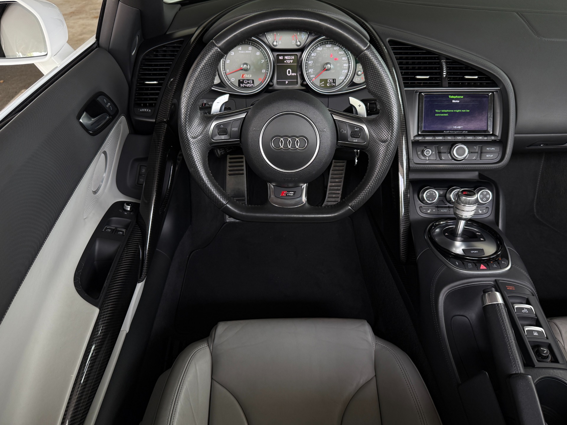 Used-2014-Audi-R8-42-quattro-Spyder