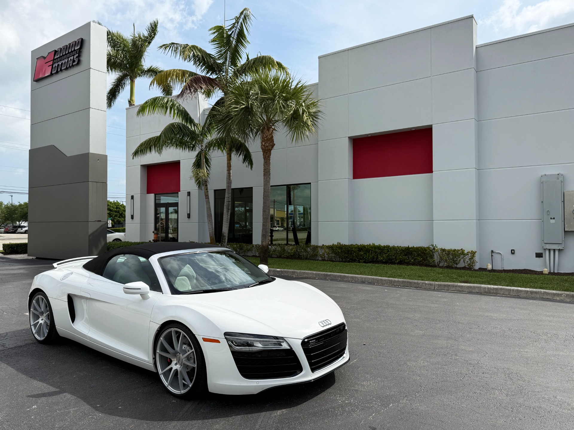 Used-2014-Audi-R8-42-quattro-Spyder