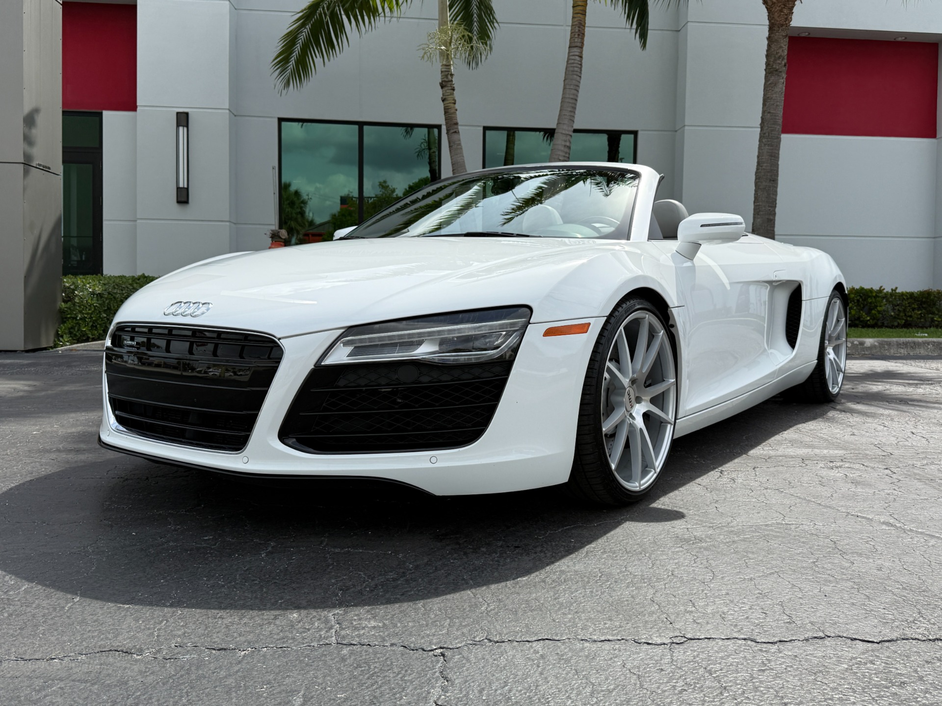 Used-2014-Audi-R8-42-quattro-Spyder