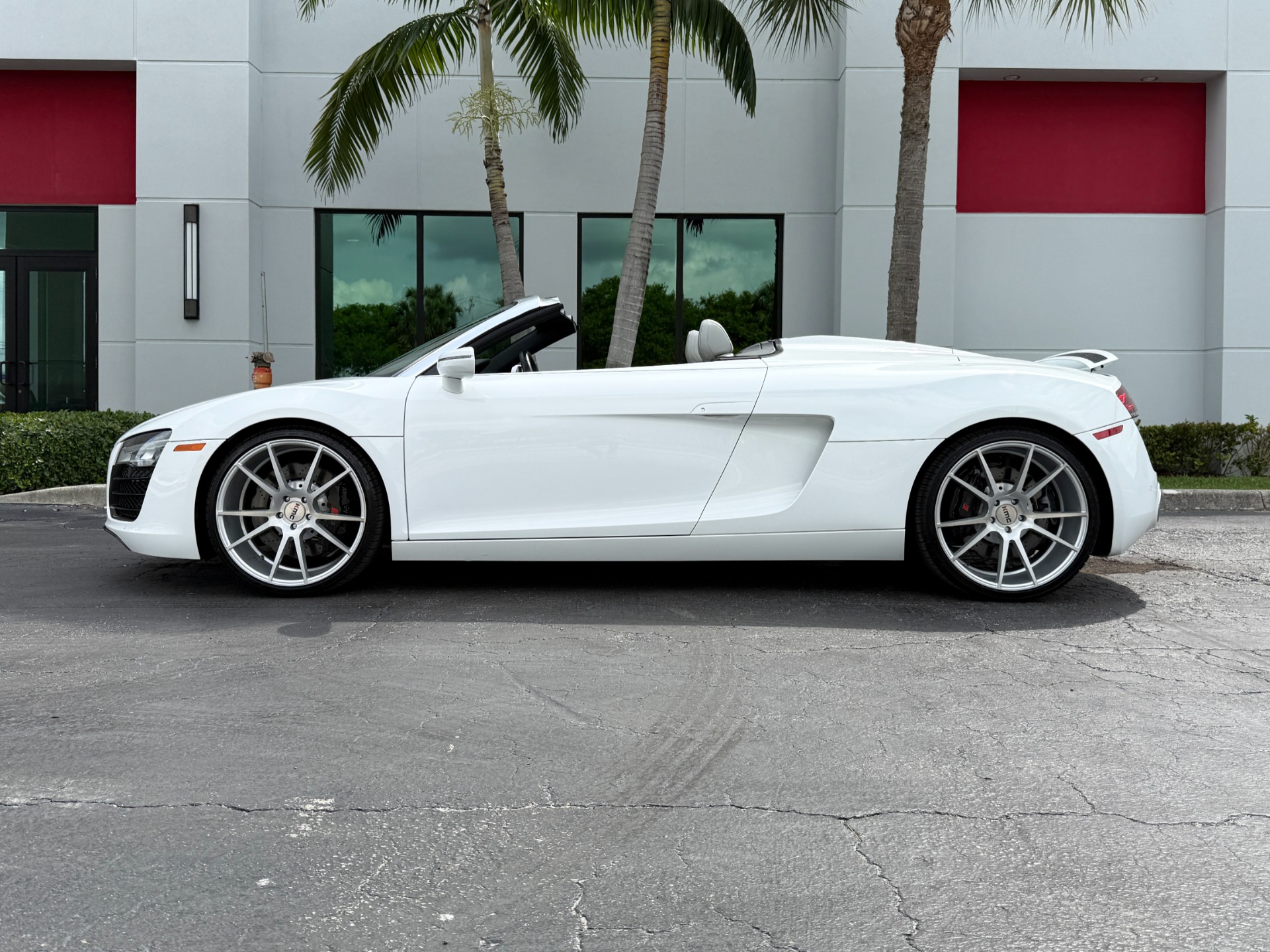 Used-2014-Audi-R8-42-quattro-Spyder