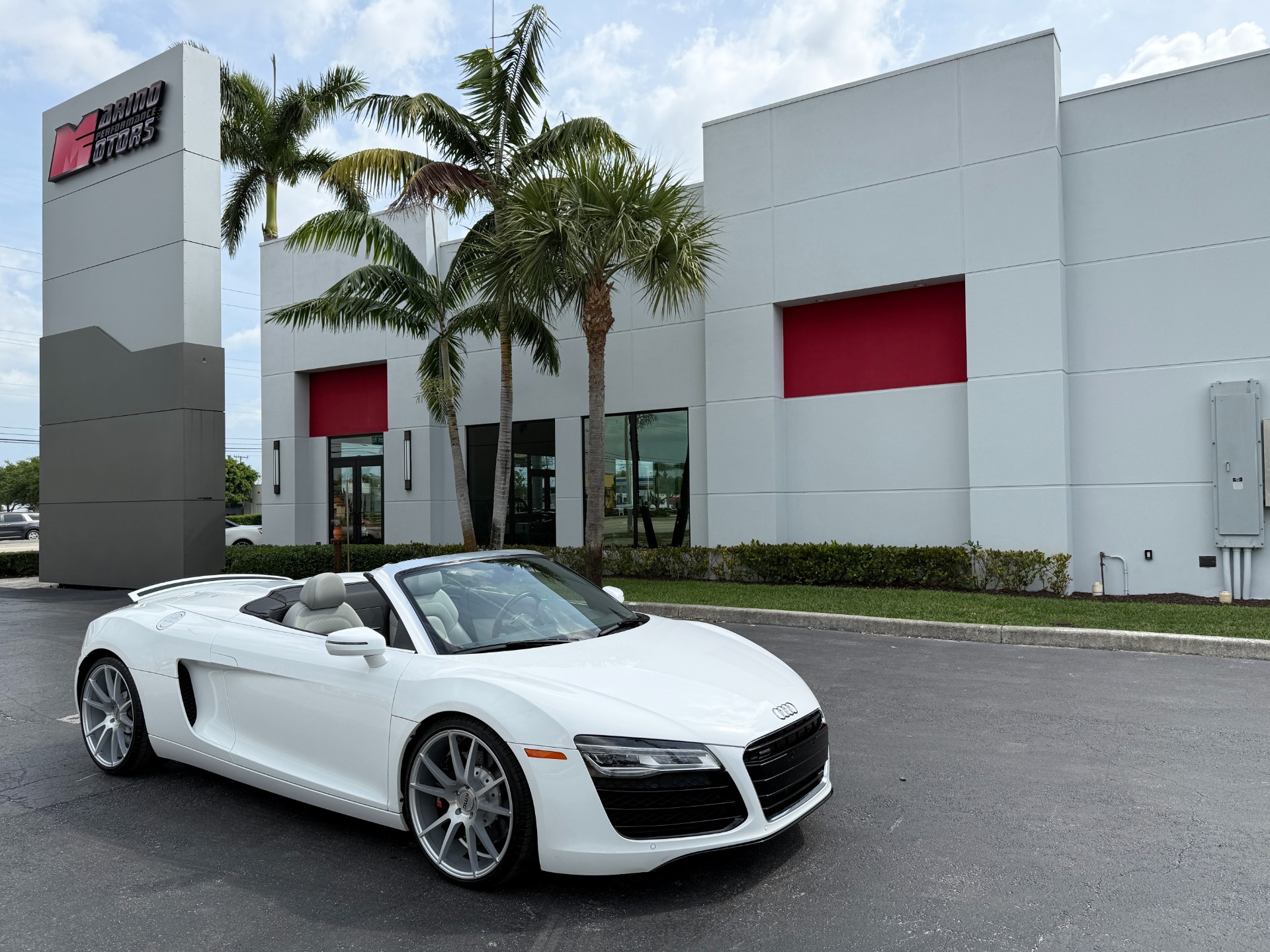 Used-2014-Audi-R8-42-quattro-Spyder