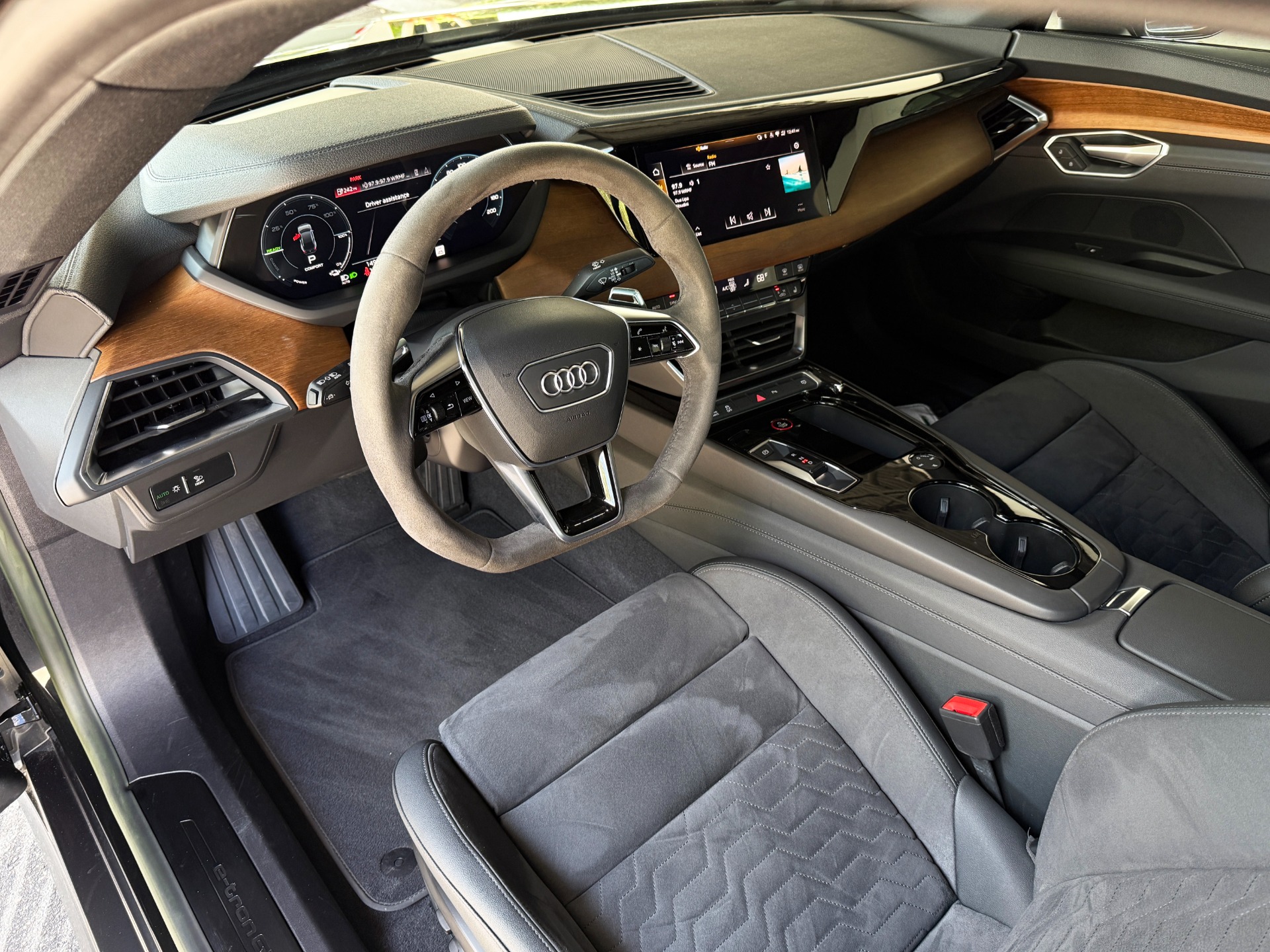 Used-2022-Audi-e-tron-GT-quattro-Premium-Plus