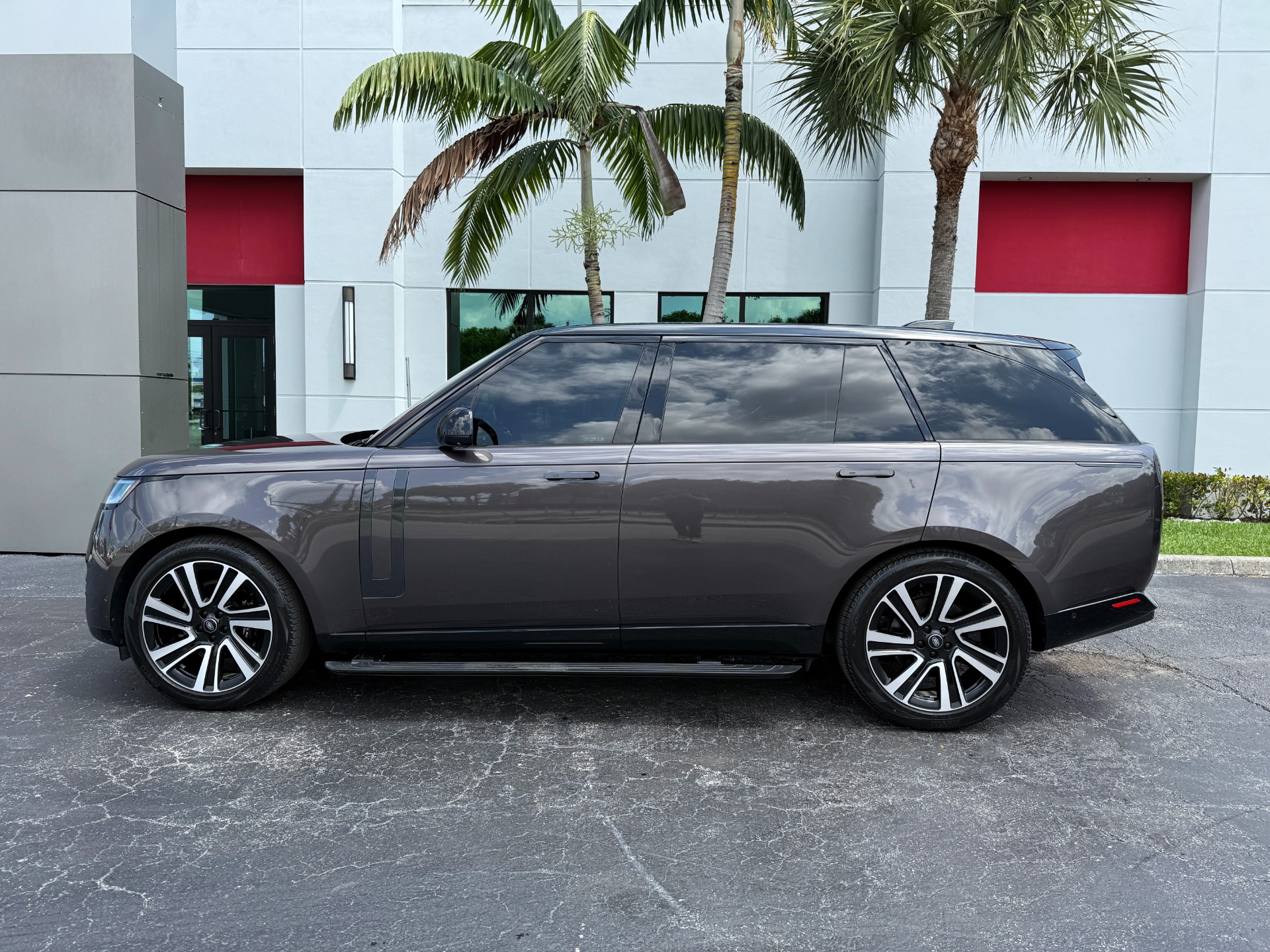 Used-2023-Land-Rover-Range-Rover-P400-SE-LWB
