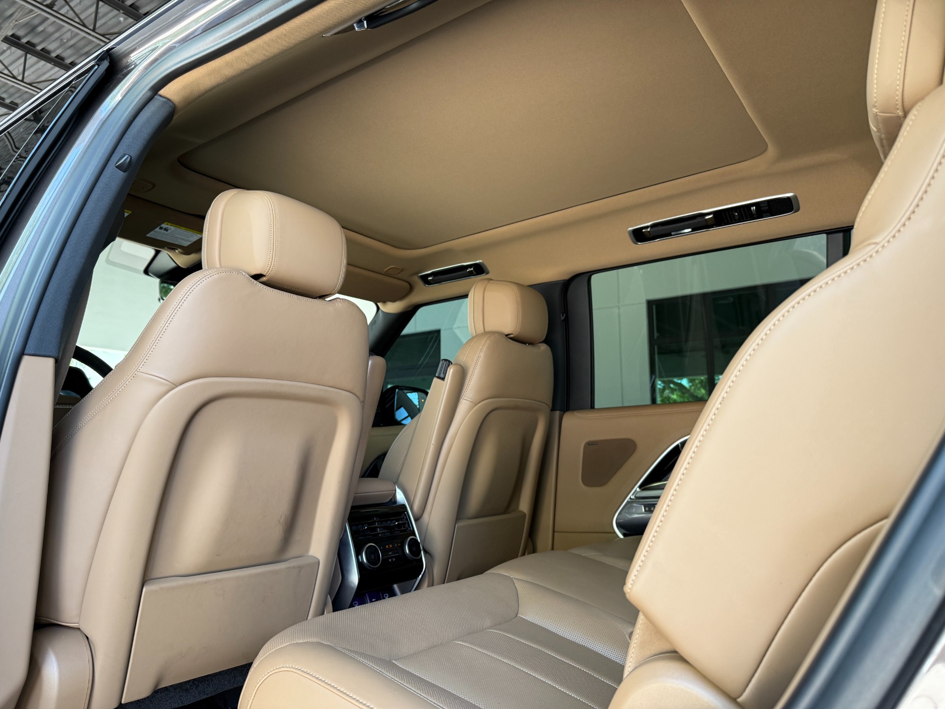 Used-2023-Land-Rover-Range-Rover-P400-SE-LWB