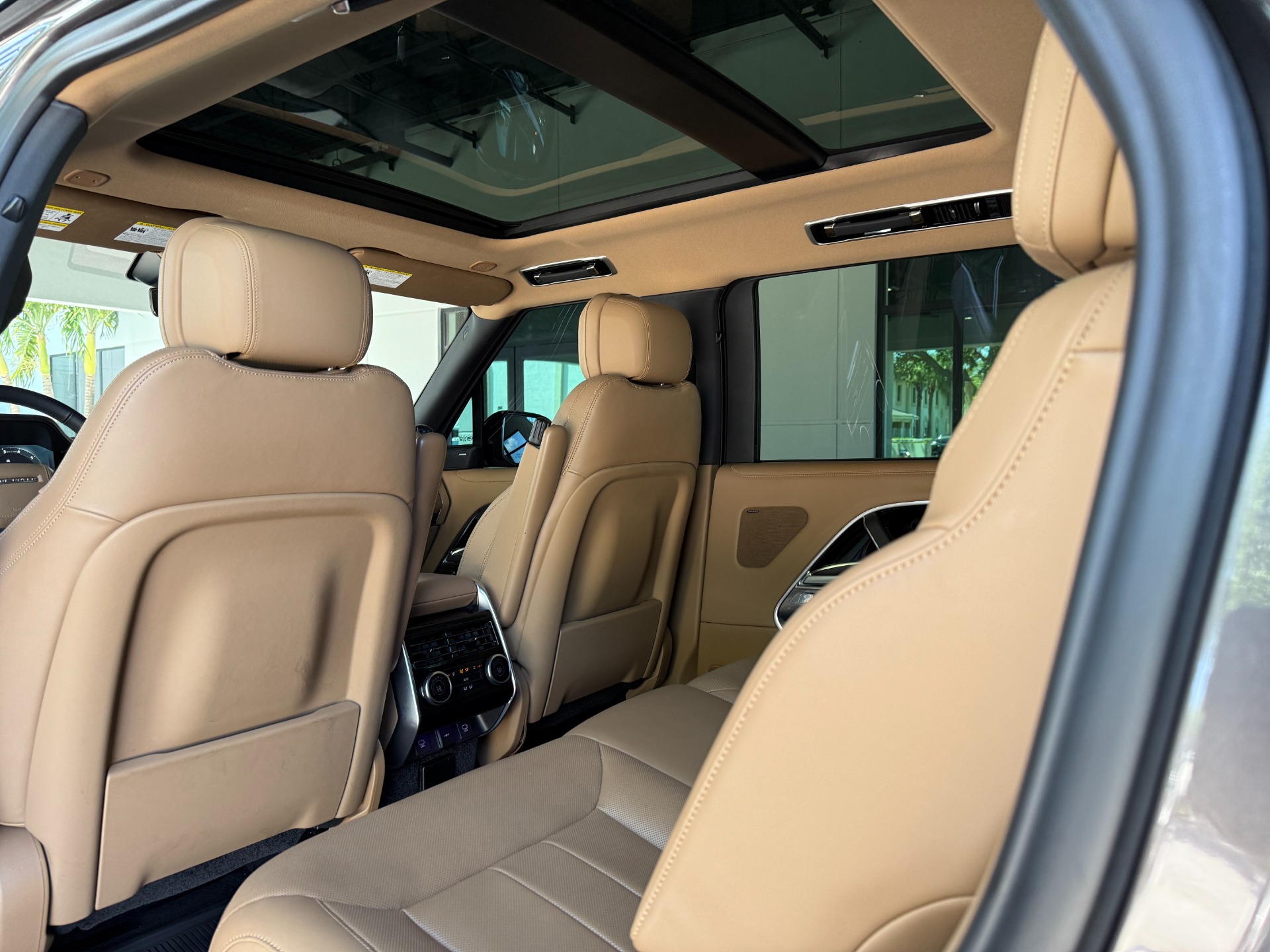 Used-2023-Land-Rover-Range-Rover-P400-SE-LWB