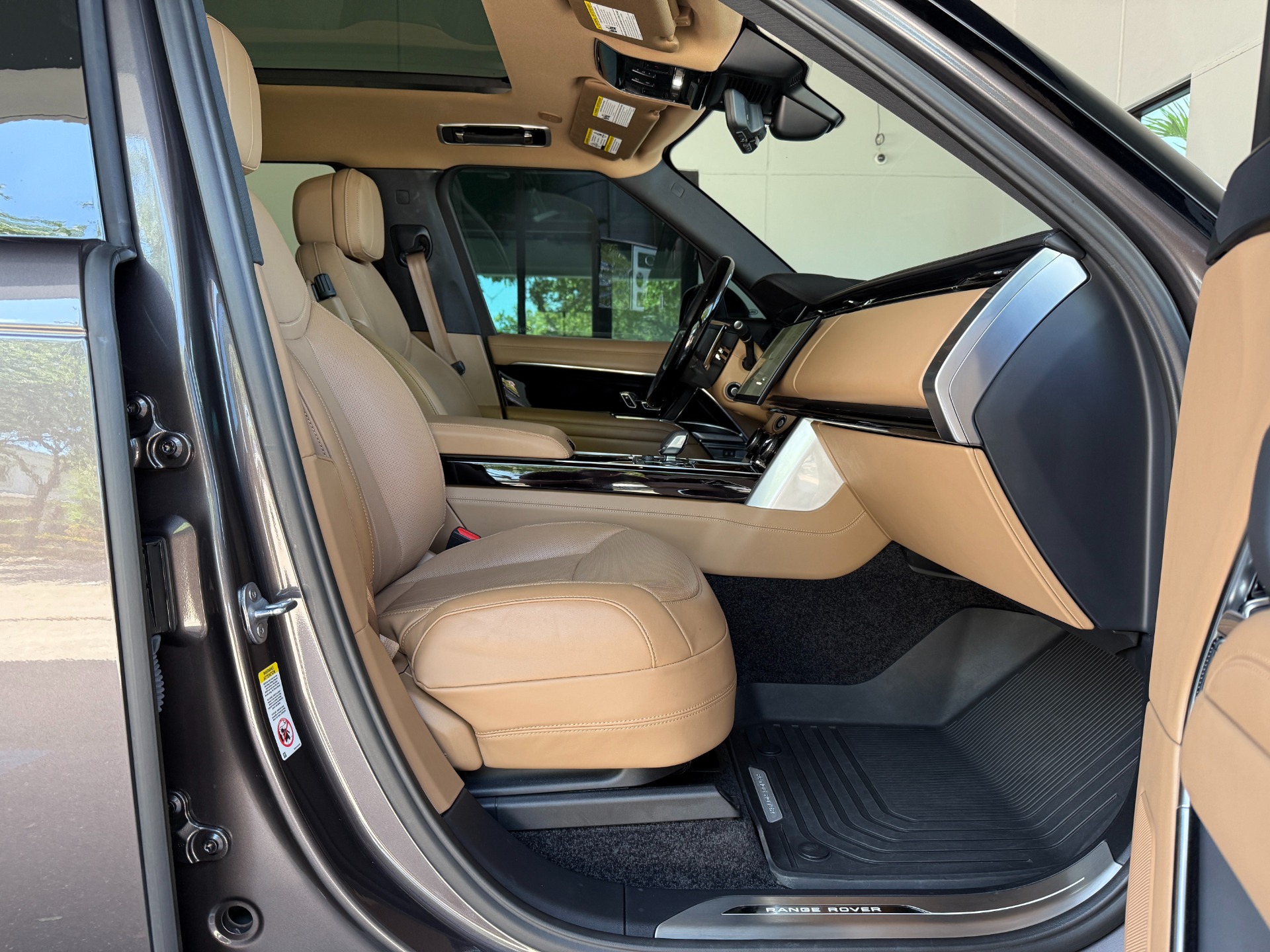Used-2023-Land-Rover-Range-Rover-P400-SE-LWB