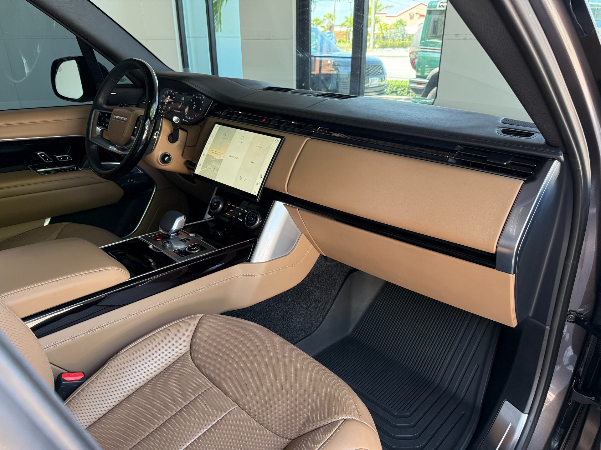 Used-2023-Land-Rover-Range-Rover-P400-SE-LWB