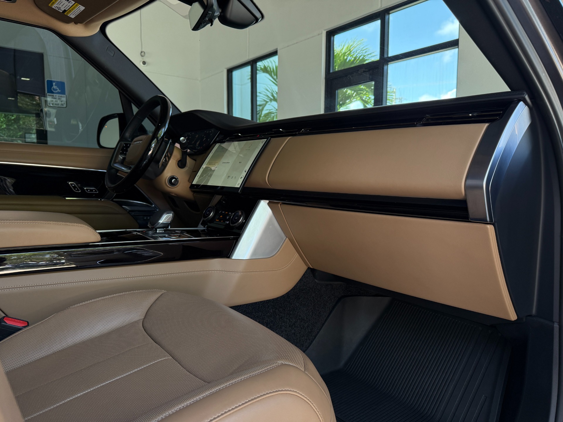 Used-2023-Land-Rover-Range-Rover-P400-SE-LWB