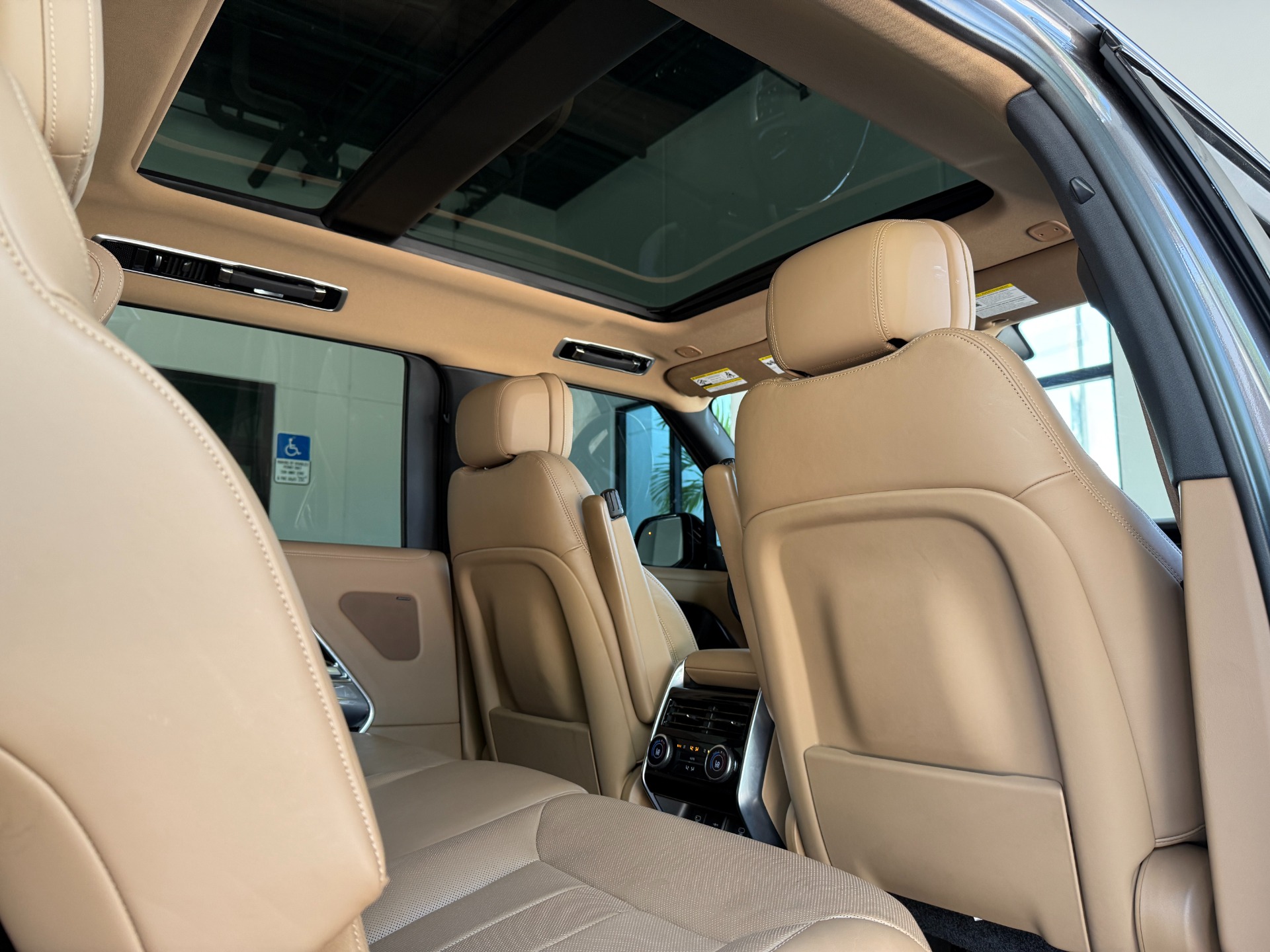 Used-2023-Land-Rover-Range-Rover-P400-SE-LWB