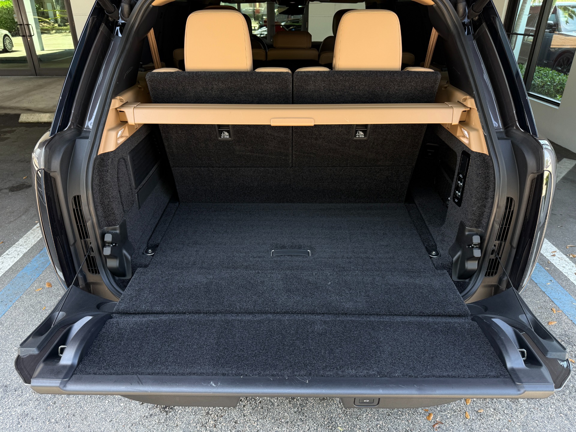 Used-2023-Land-Rover-Range-Rover-P400-SE-LWB